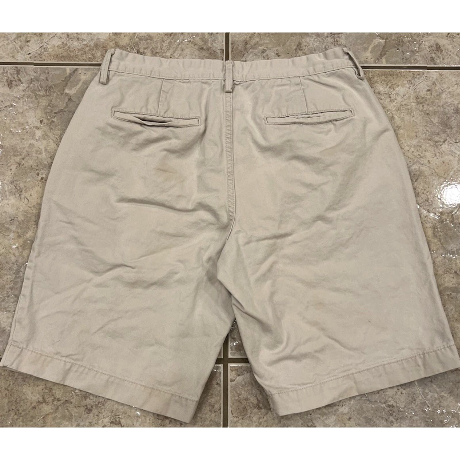 Gap VINTAGE? No. Mens Gap Khakis Shorts Beige Flat Front Bermuda Chino 10" Summer 100% Cotton Casual Regular Size 33 Mens Beige Shorts Gap Size US 33 - 7 Thumbnail