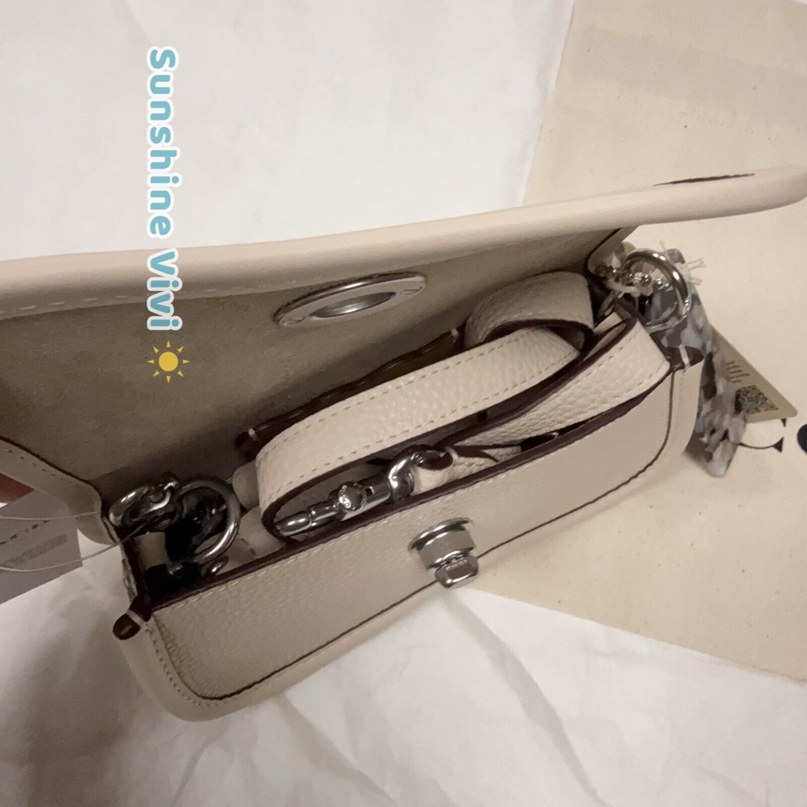 Coach NWT Coach Mini Wavy Dinky Bag Coachtopia White CQ852 Size ONE SIZE - 5 Thumbnail
