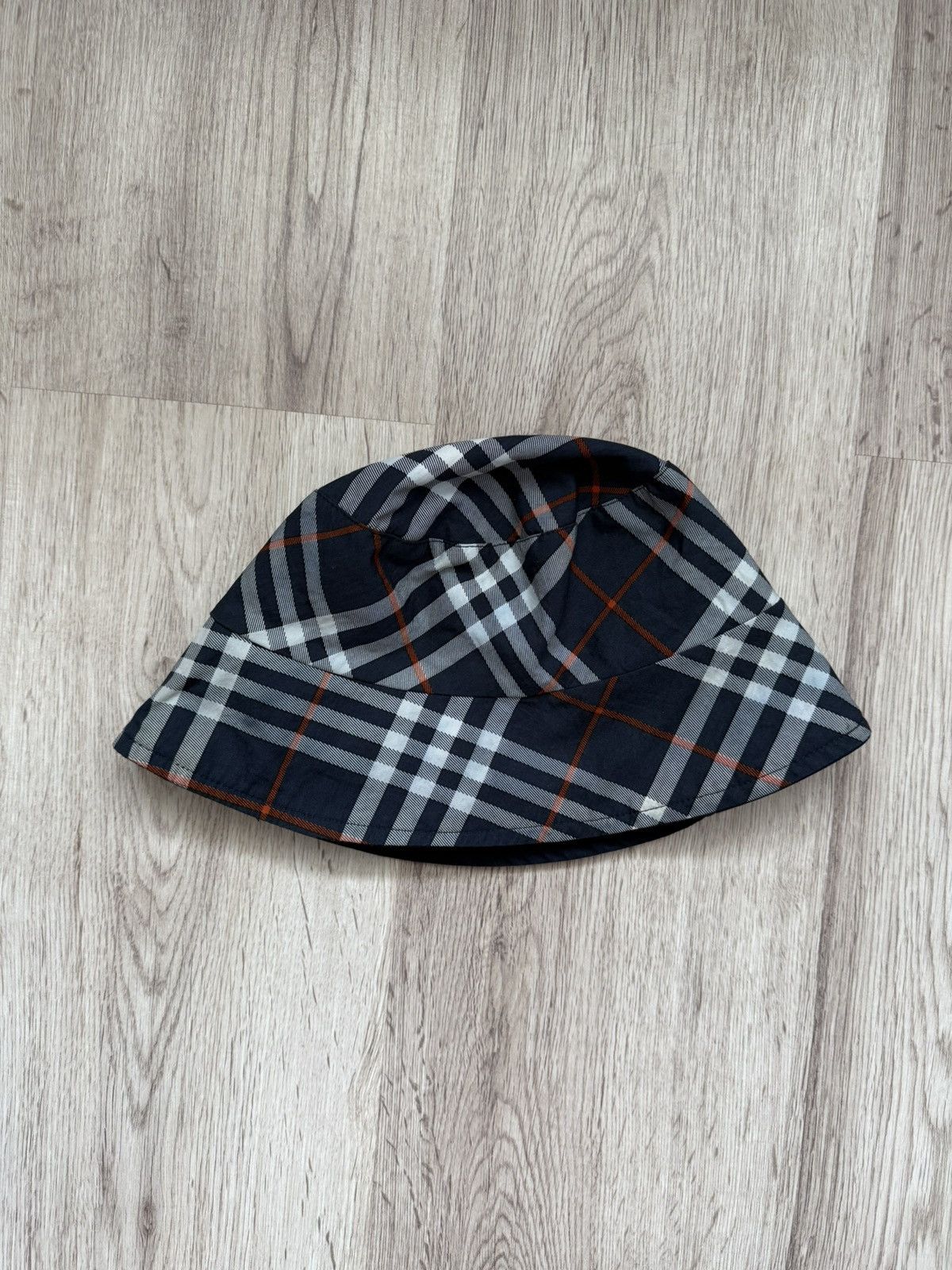 Burberry Burberry Reversible Bucket Hat Nova Check / Navy Size ONE SIZE - 19 Thumbnail