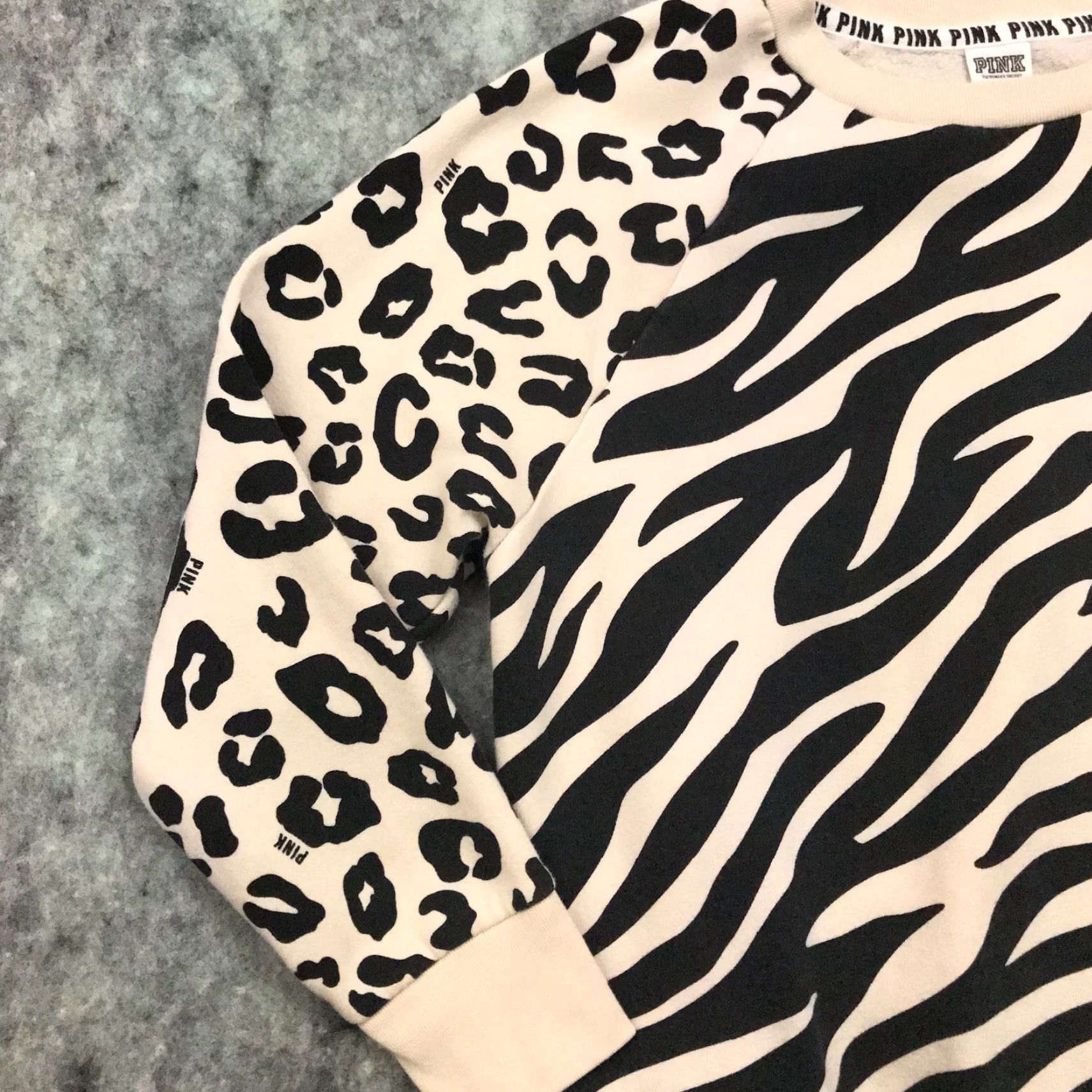 Victoria's Secret Victoria Secret Pink Sweatshirt Womens Extra Small Beige Zebra Stripe Leopard Size XS / US 0-2 / IT 36-38 - 3 Thumbnail