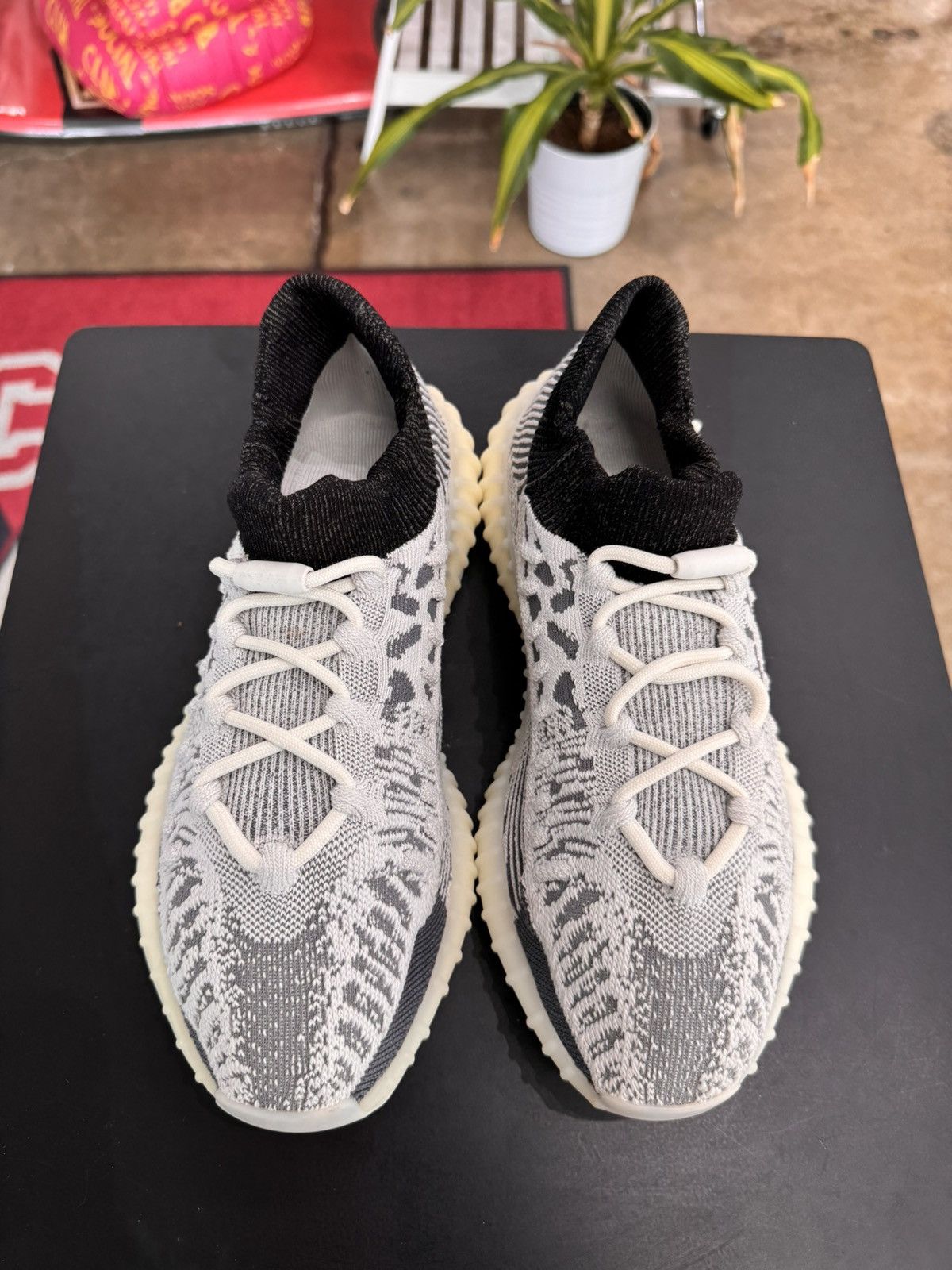 Yeezy Yeezy 350 V2 CMPCT Slate Panda Size 9 (2023) Size US 9 / EU 42 - 2 Thumbnail