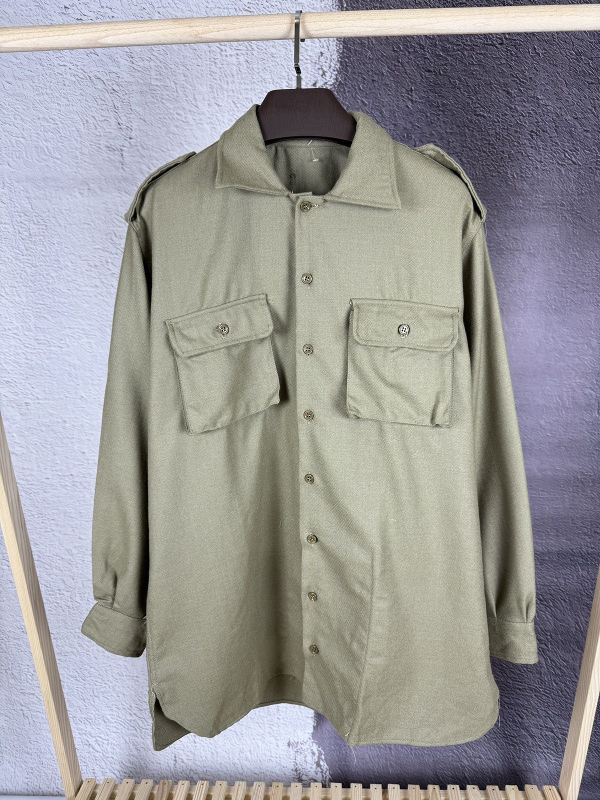 Vintage Vintage 70s Military Utility olive green long sleeve shirt Size US L / EU 52-54 / 3 - 1 Thumbnail