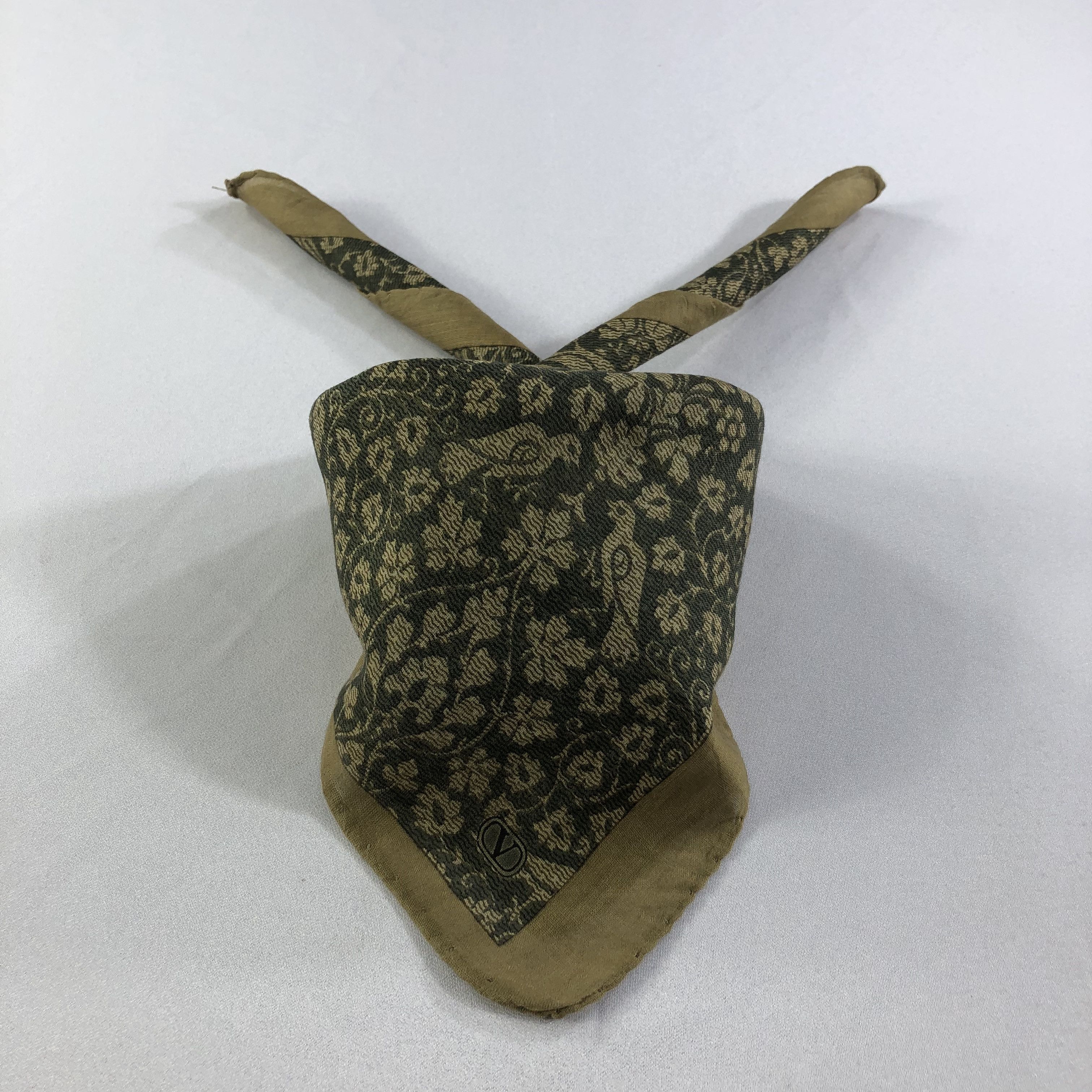 Vintage Valentino Garavani Handkerchief Neckerchief Bandana H1639 Size ONE SIZE - 1 Thumbnail