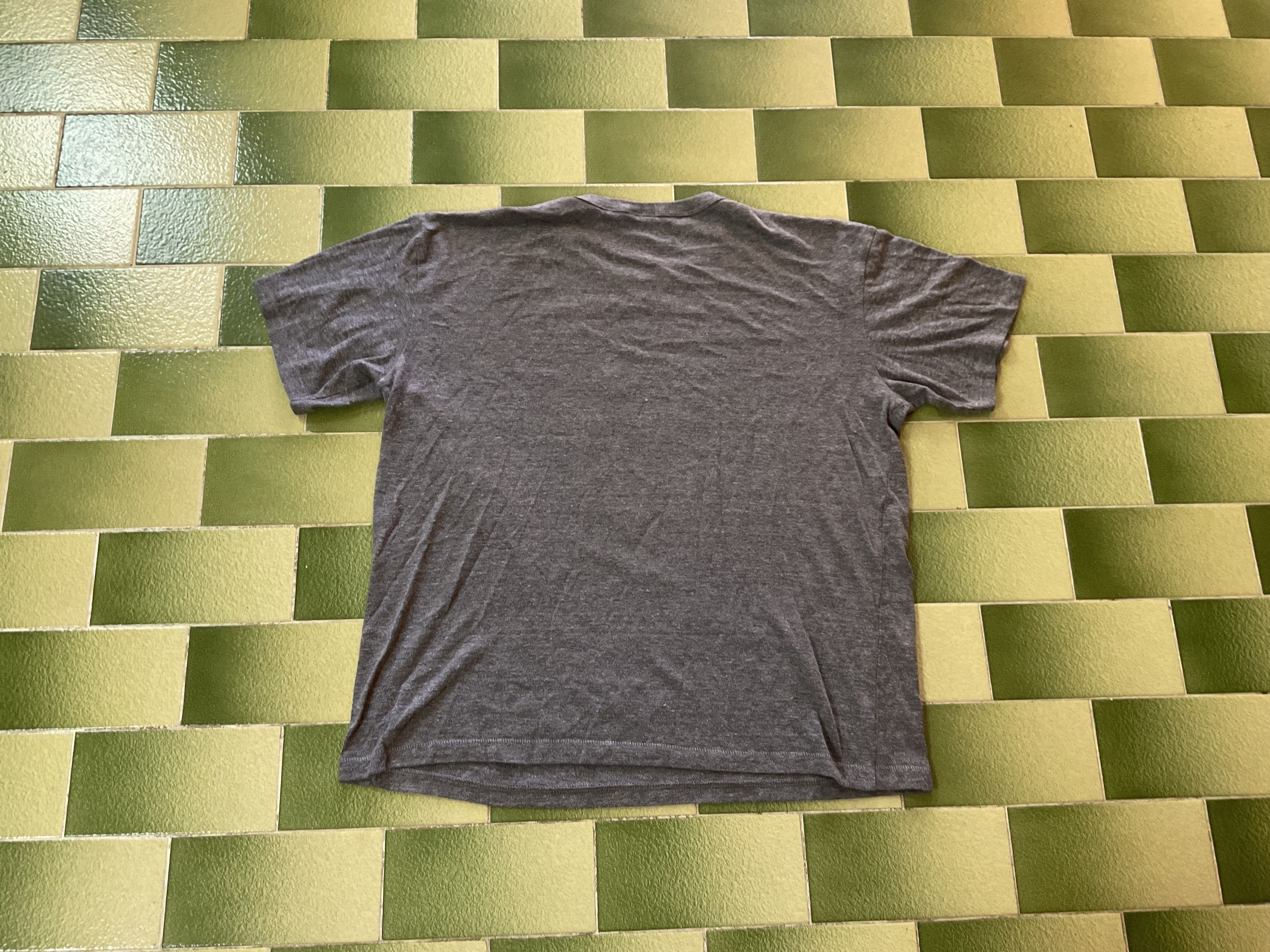 Vintage 90s Gold’s Gym T-Shirt Fits L-XL Adult Soft & Thin