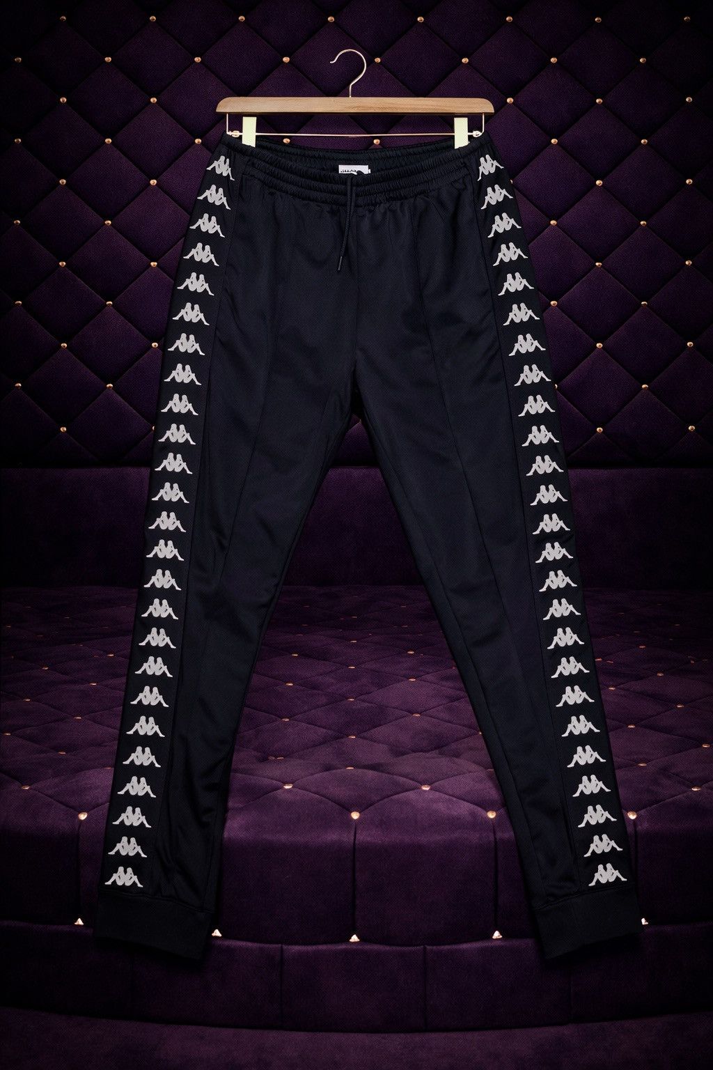 Kappa KAPPA 222 BANDA OMINI LOGO TAPE SIDE STRIPE TRACK PANTS Size US 32 / EU 48 - 1 Preview