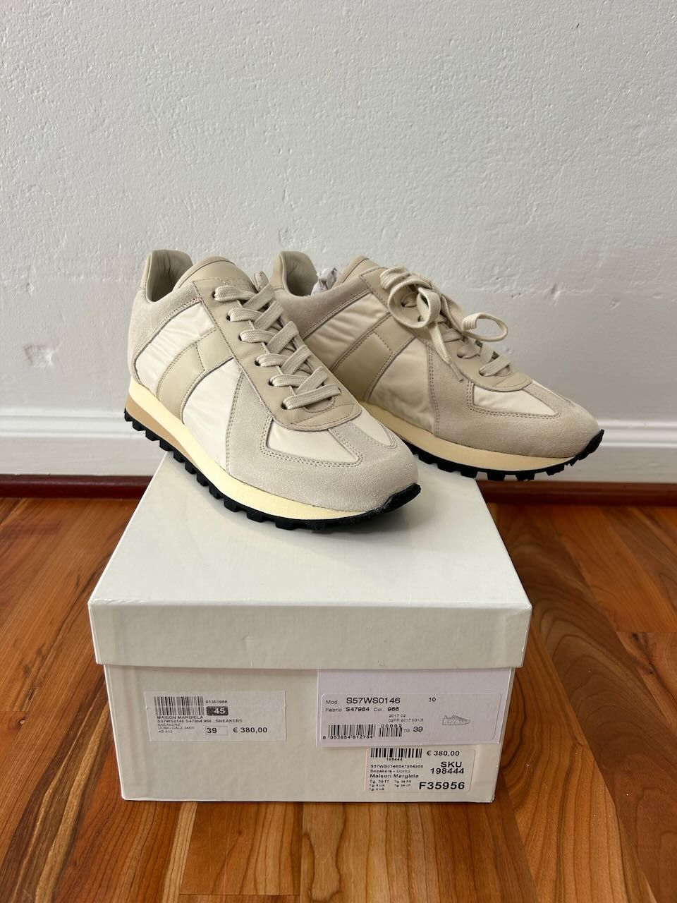 Maison Margiela MAISON MARGIELA White Replica Runner Sneakers Size US 6 / EU 39 - 1 Thumbnail