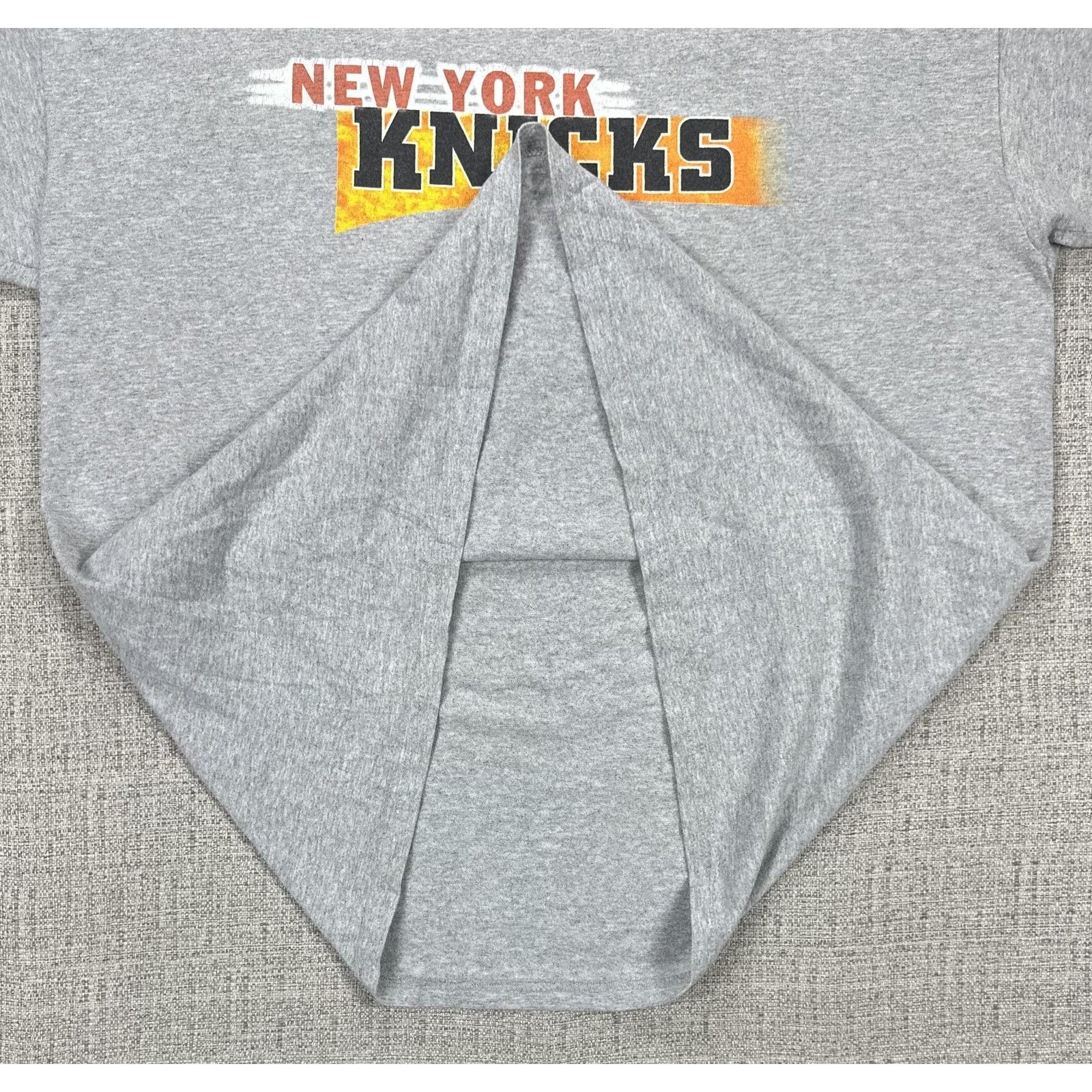 Gildan New York Knicks Shirt XL Dunking Skyline 98 99 Double Sided Size US XL / EU 56 / 4 - 5 Thumbnail