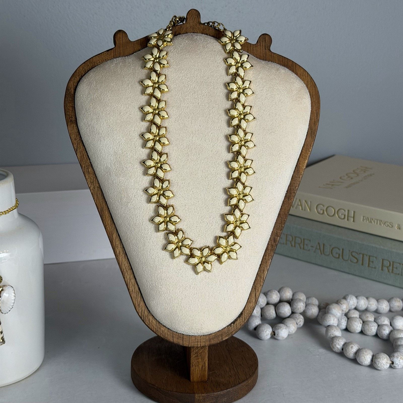 Other Lovely VTG 1980 17" Gold-Tone & Cream Enamel Flower Necklace Size ONE SIZE - 1 Thumbnail