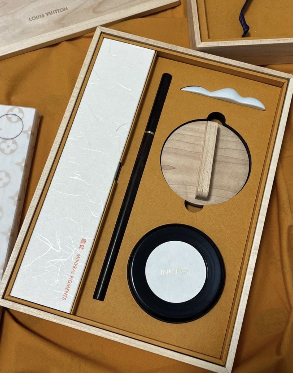 Louis Vuitton Brand new Louis Vuitton LV Chinese painting set wooden box Size ONE SIZE - 9 Thumbnail