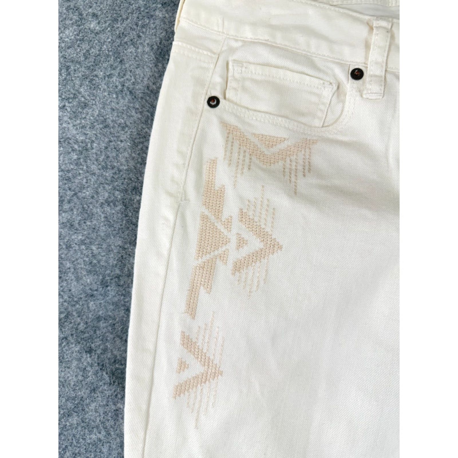 American Eagle Outfitters American Eagle Outfitters Jeans Womens 8 White Denim Aztec Embroidered Stretch Skinny Pants Shirt? Size 30" / US 8 / IT 44 - 5 Thumbnail