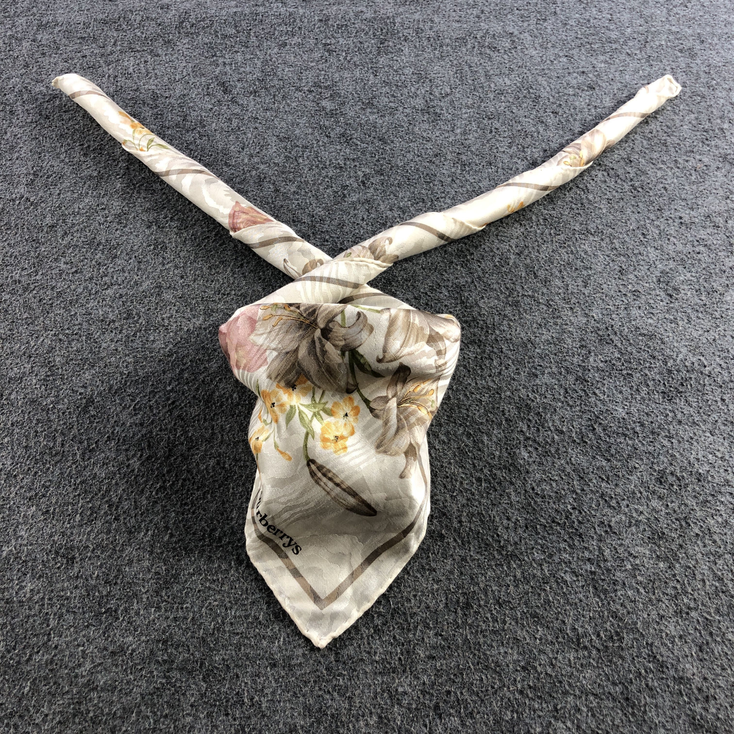 Burberry Burberry Hand Rolled Handkerchief Neckerchief Bandana H2329 Size ONE SIZE - 2 Thumbnail