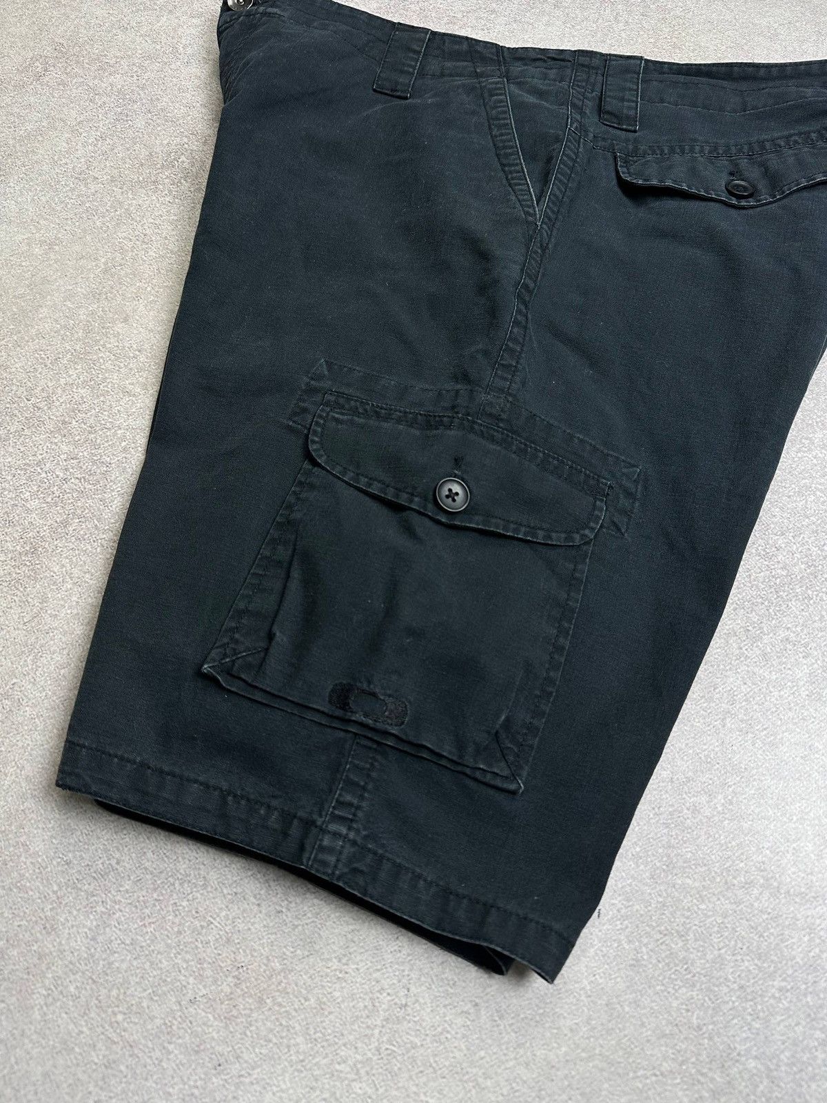 Oakley Vintage Oakley Reflective Black Cargo Y2K Shorts 32 Size US 36 / EU 52 - 7 Thumbnail