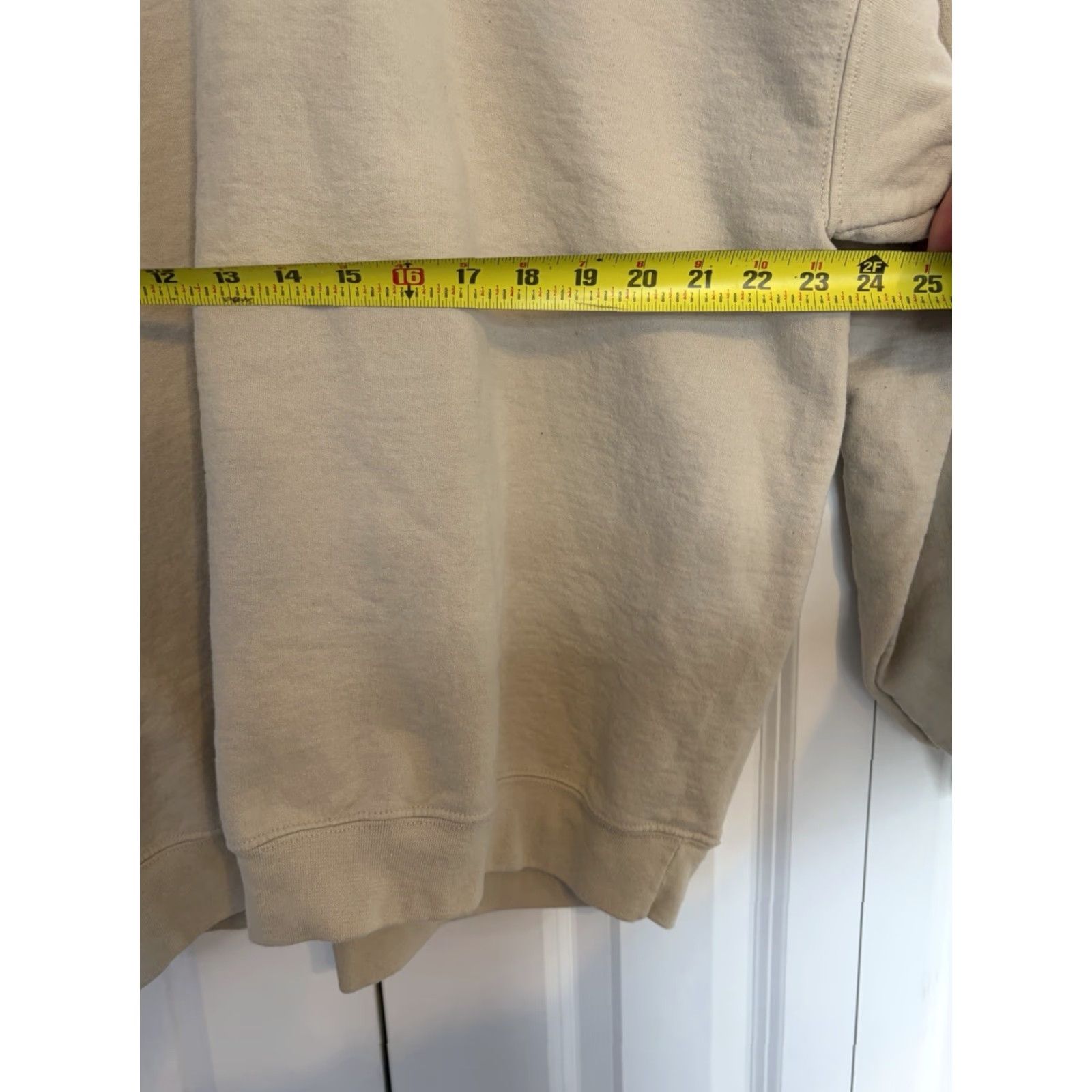 Gildan VINTAGE Gildan Sweatshirt Beige Giraffe Crewneck XL Unisex Adults Long Sleeve Crew Neck Nature 90s Animals Sports Pullover Size US XL / EU 56 / 4 - 3 Thumbnail