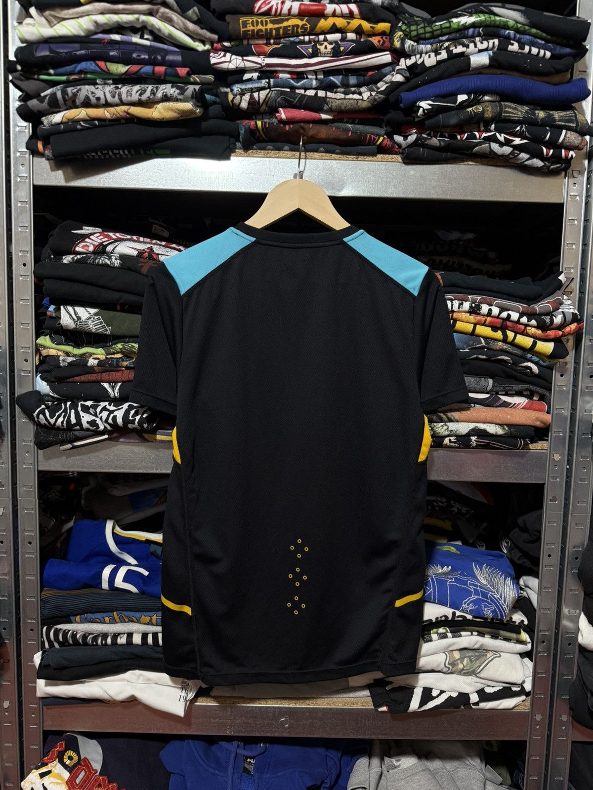 Castore WOLVERHAMPTON WANDERERS 2021 22 TRAINING JERSEY CASTORE Size US S / EU 44-46 / 1 - 2 Thumbnail
