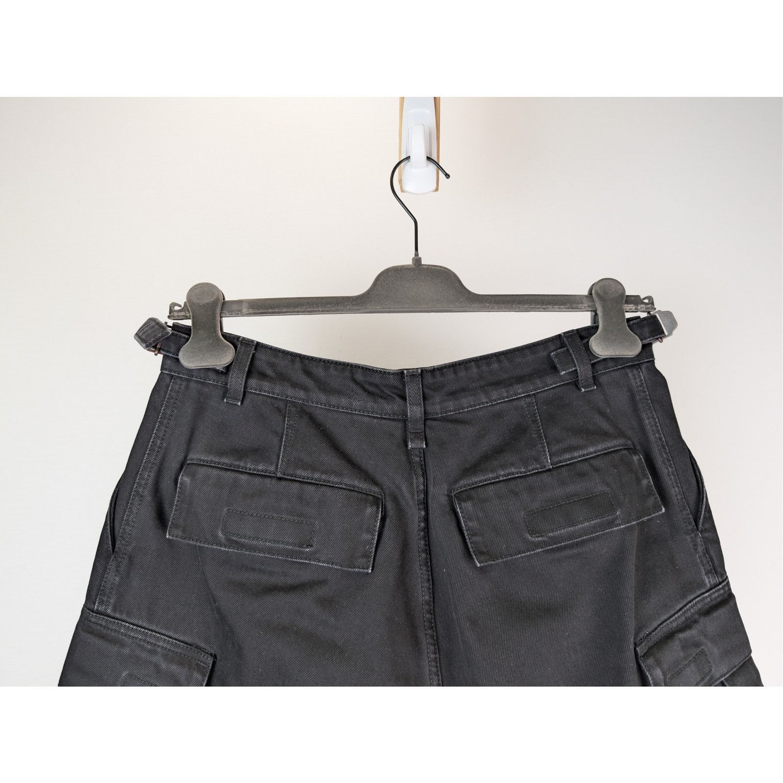 Vetements o1rshd1 Cargo Shorts in Black Size US 30 / EU 46 - 13 Thumbnail