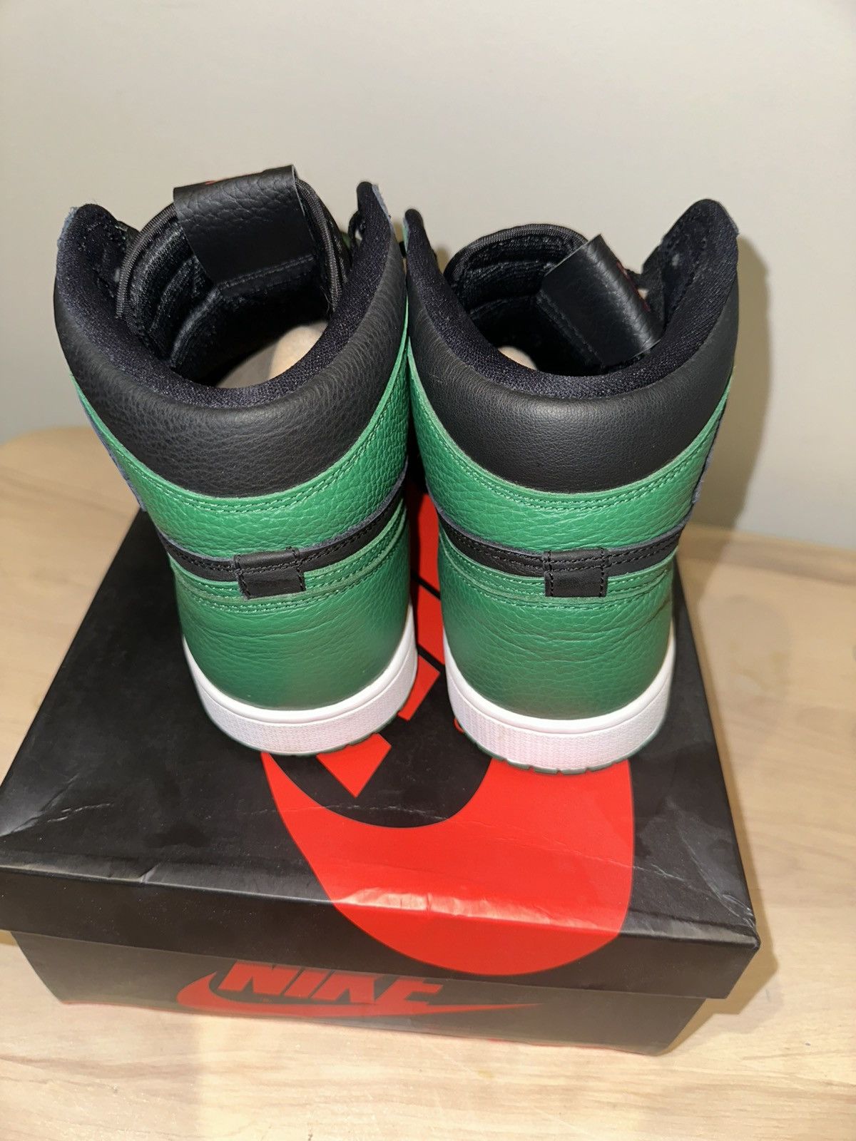 Jordan Brand × Nike Jordan 1 Retro High Pine Green Size US 10.5 / EU 43-44 - 4 Thumbnail