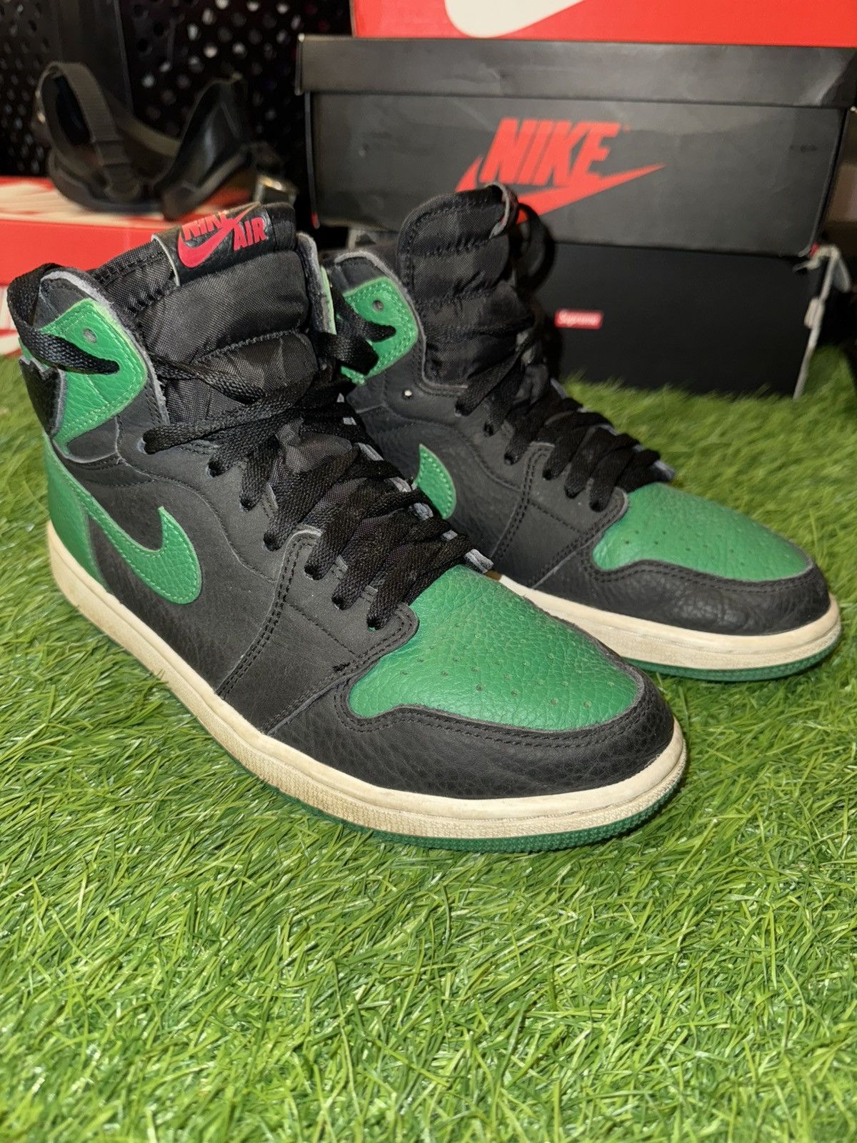 Nike Air Jordan 1 Retro High OG Pine Green 2.0 Sneakers Size US 9 / EU 42 - 1 Thumbnail