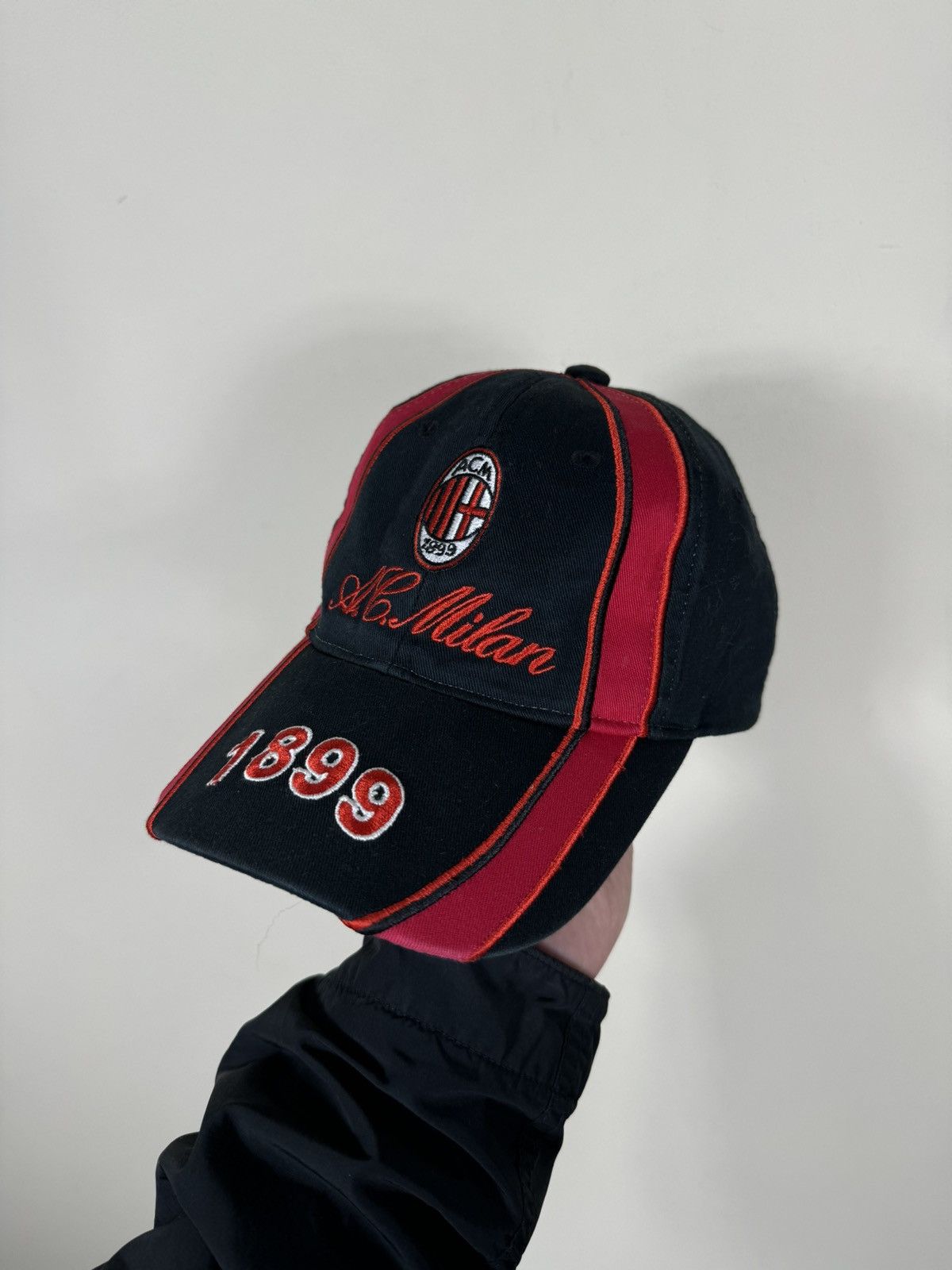 Vintage Milan FC 1899 Football Soccer Vintage Fan Cap Size ONE SIZE - 1 Thumbnail