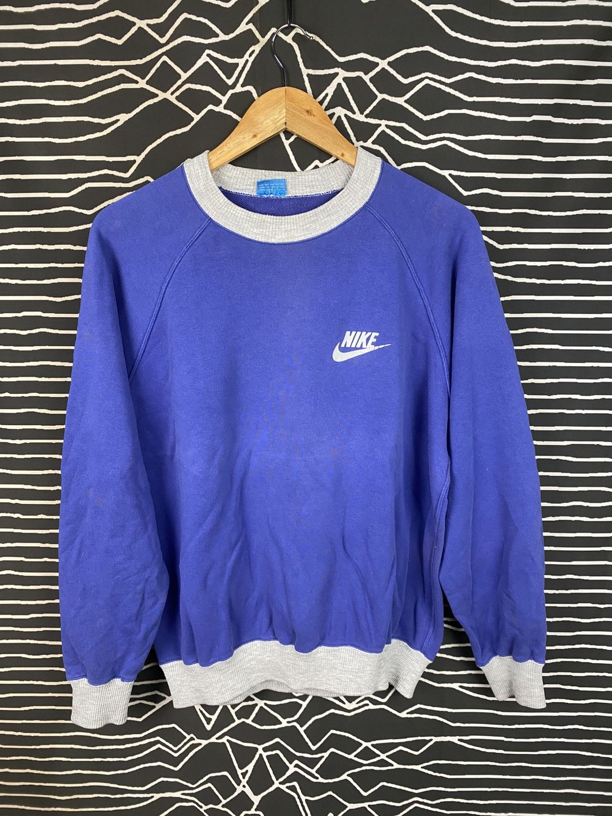 Nike Rare Vintage Japan 70s Nike Blue Tag Two-Tone Sweatshirt Size US L / EU 52-54 / 3 - 1 Thumbnail