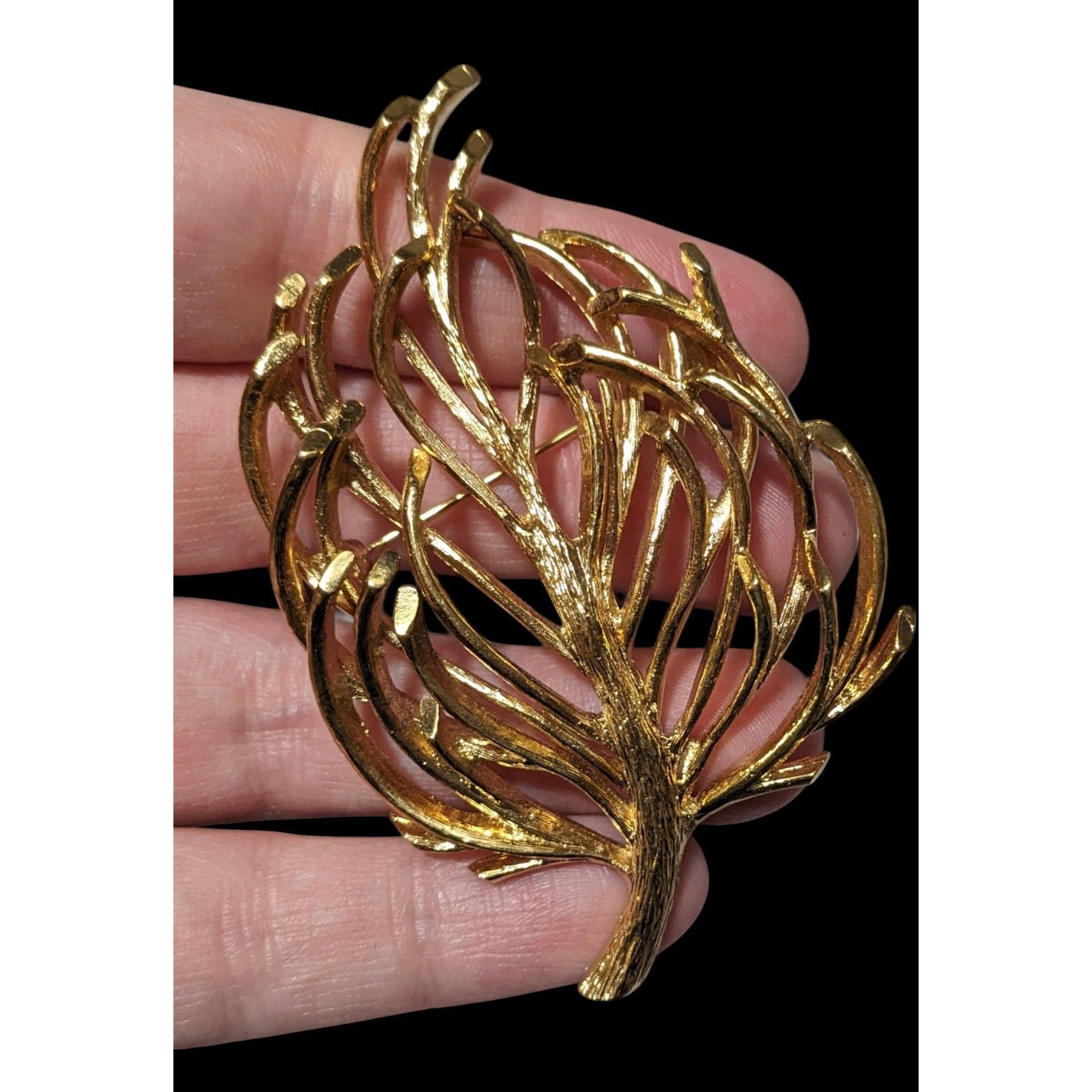 Monet Vintage Monet Gold Team Abstract Leaf Brooch Size ONE SIZE - 2 Thumbnail