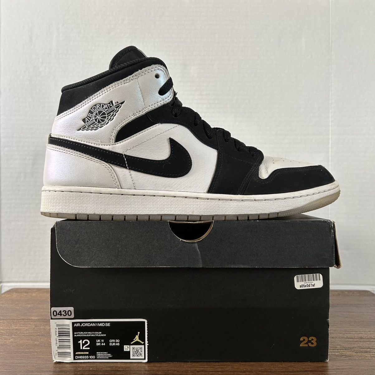 Nike Nike Air Jordan 1 Mid Diamond Shorts Black and White Men 12 Size US 12 / EU 45 - 1 Thumbnail
