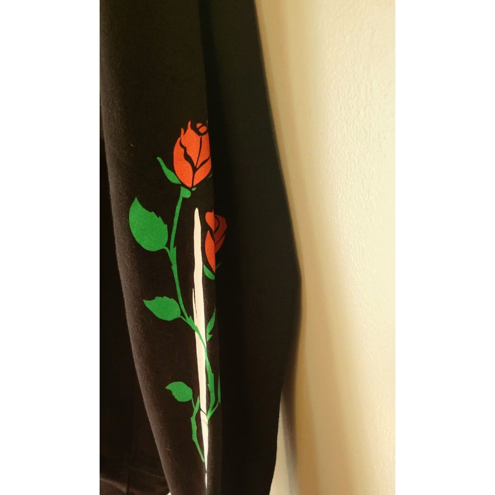Vintage Andrea Russett Sweatshirt M Black Til Death We Do Art Rose Crew Neck Pullover Unisex Adults Long Sleeve Cotton Polyester Size M / US 6-8 / IT 42-44 - 3 Thumbnail