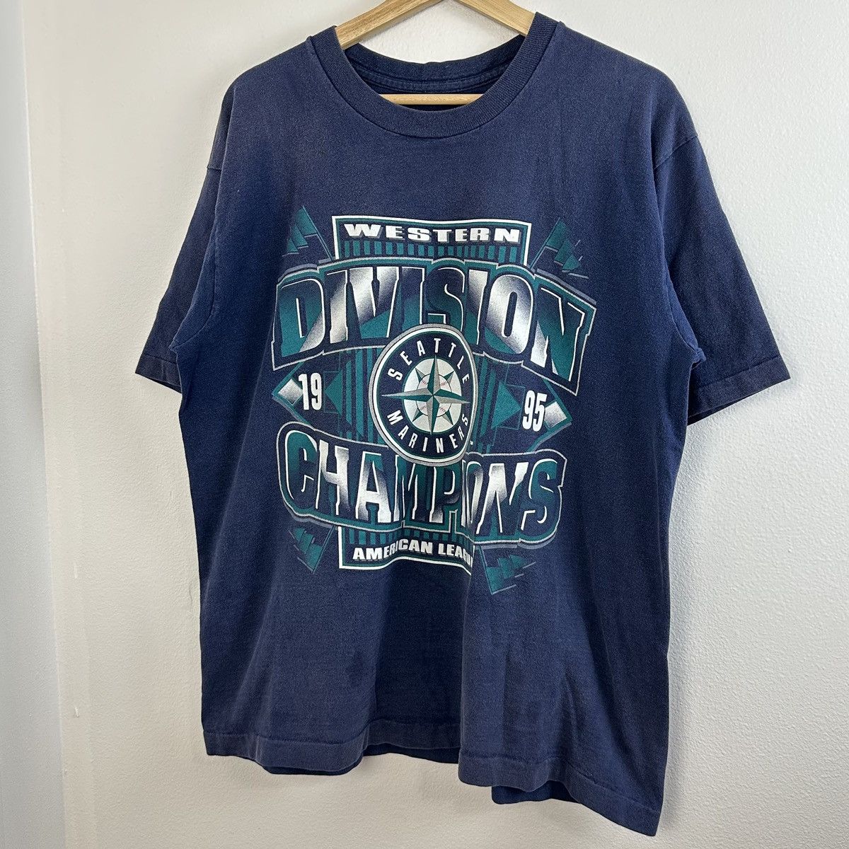 Vintage Vintage Seattle Mariners T Shirt XL 1995 Western Division Size US XL / EU 56 / 4 - 2 Thumbnail