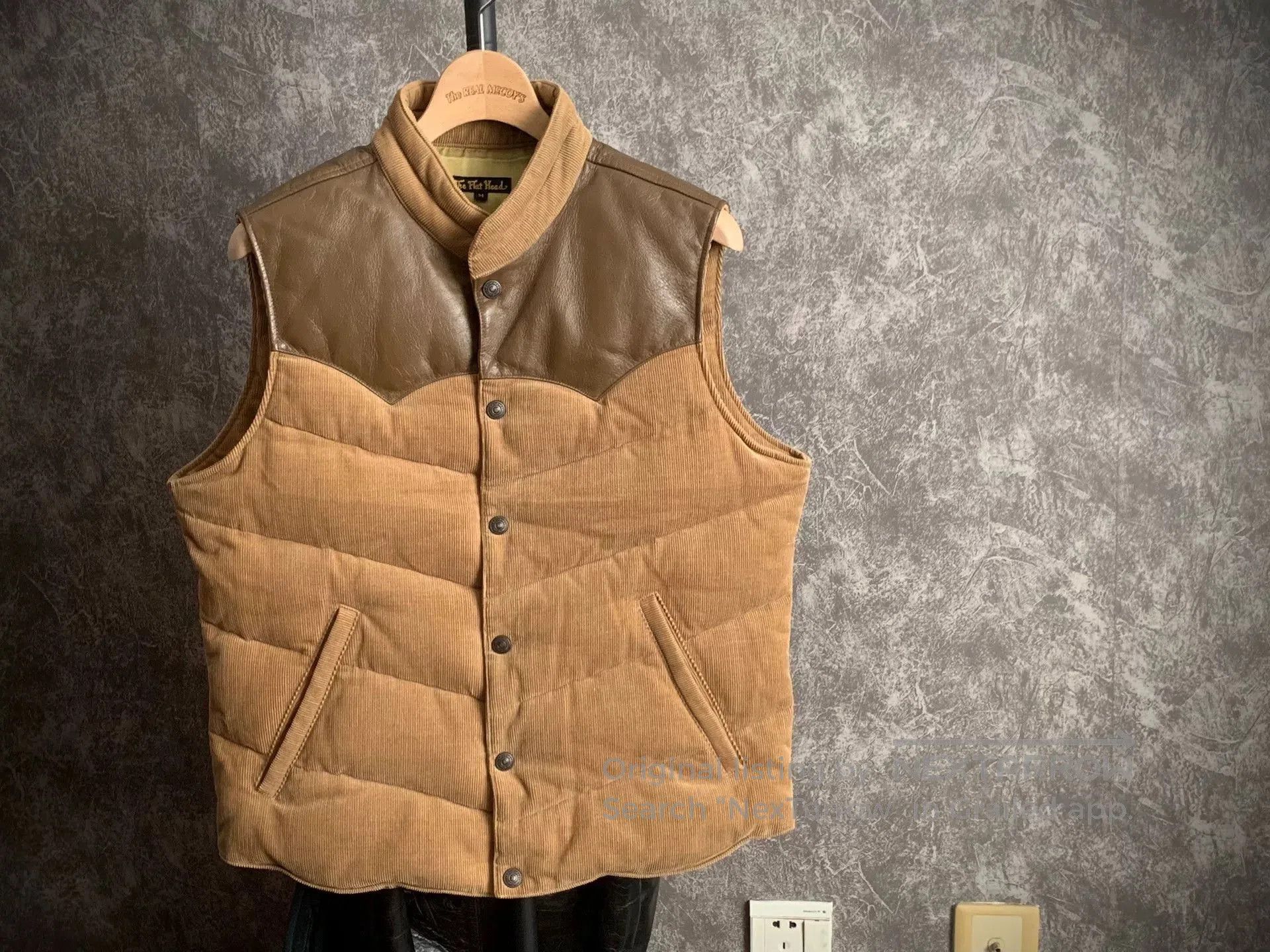 Japanese Brand thick warm vest with leather details. Size US M / EU 48-50 / 2 - 1 Thumbnail