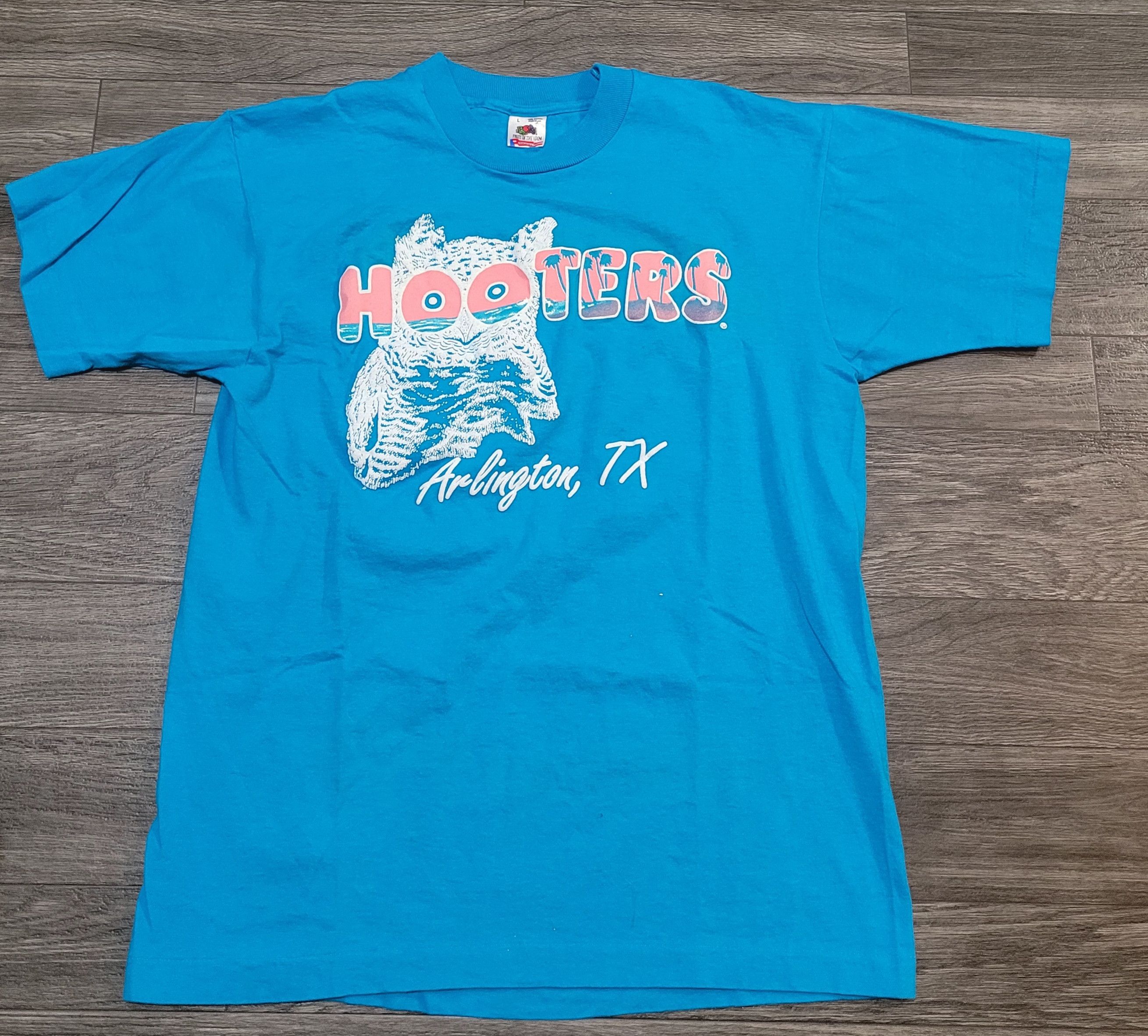 image of VTG Fruit Of The Loom Hooters Arlington Texas Shirt Large, Men's