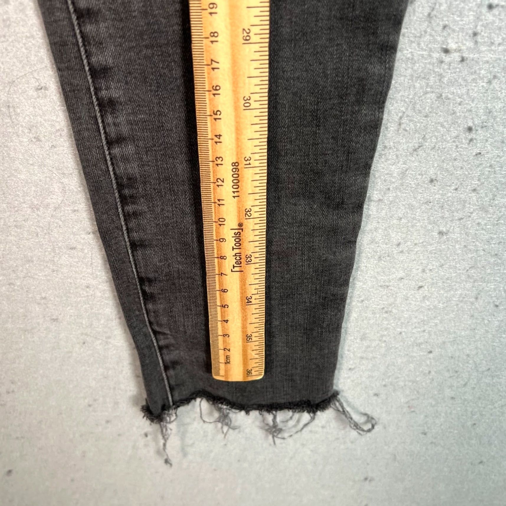 Frame Frame Le Skinny De Jeanne Womens Jeans Distressed Black Denim 30 Slim 5-Pocket Classic Frame Shirt? Size 30" / US 8 / IT 44 - 7 Thumbnail