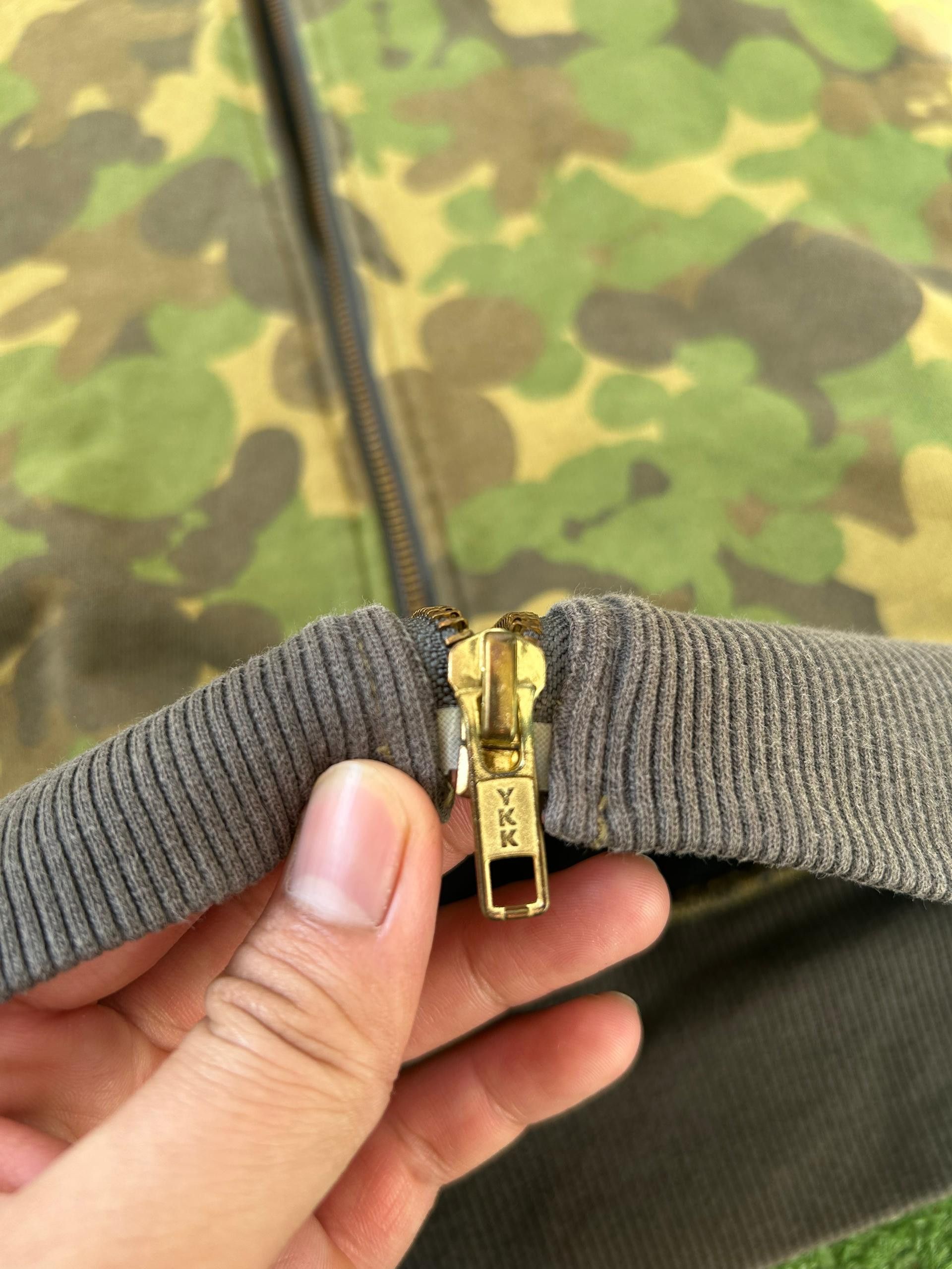 Mickey Mouse Vtg Mickey Mouse Pilot Hero Zipper Camo Hoodies Size US L / EU 52-54 / 3 - 9 Thumbnail