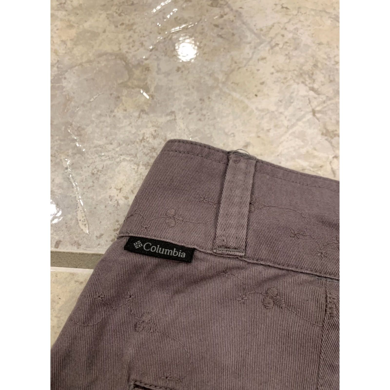 Vintage Columbia Women's Shorts 5.5" Inseam Gray Floral Embroidered Chino Casual Walking Hiking Bedtime Not Applicable Size 38" / US 16 / IT 52 - 6 Thumbnail