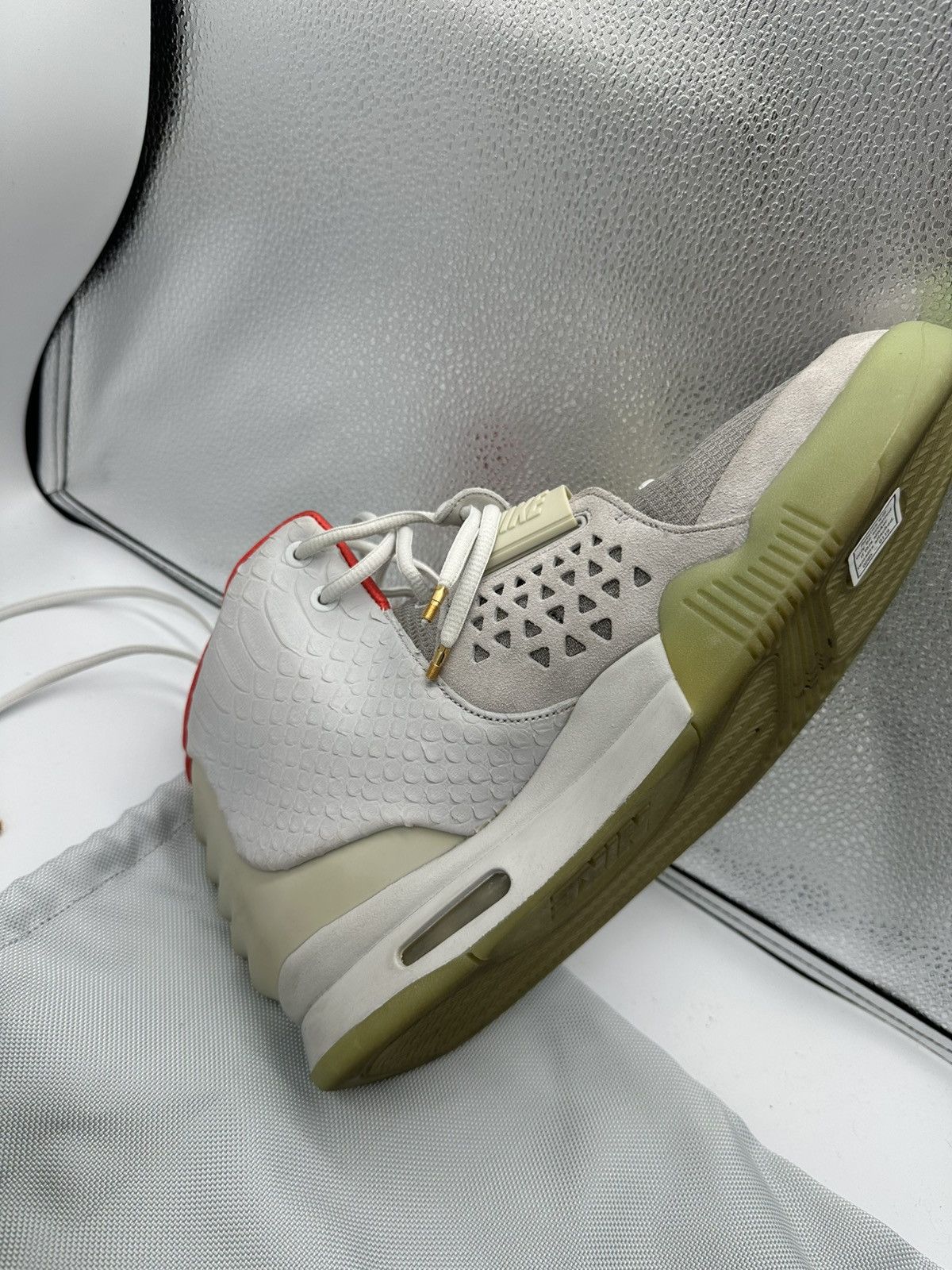 Kanye West × Nike Nike Air Yeezy 2 Platinum Size US 13 / EU 46 - 17 Thumbnail