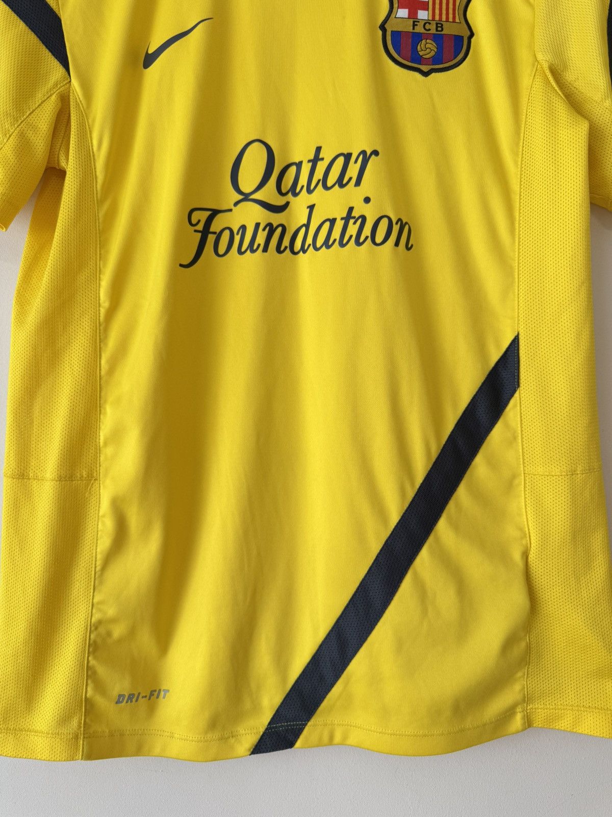 Nike Barcelona 2011-2012 Soccer Training Jersey Football Shirt Size US M / EU 48-50 / 2 - 6 Thumbnail