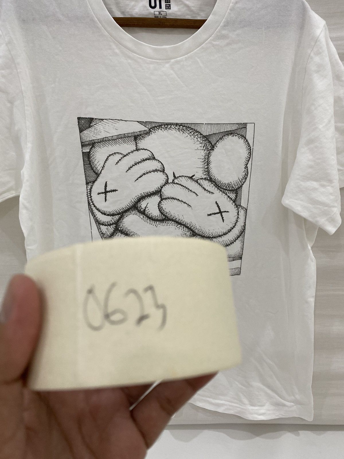 Kaws × Uniqlo KAWS X UNIQLO TSHIRT Size US M / EU 48-50 / 2 - 8 Thumbnail
