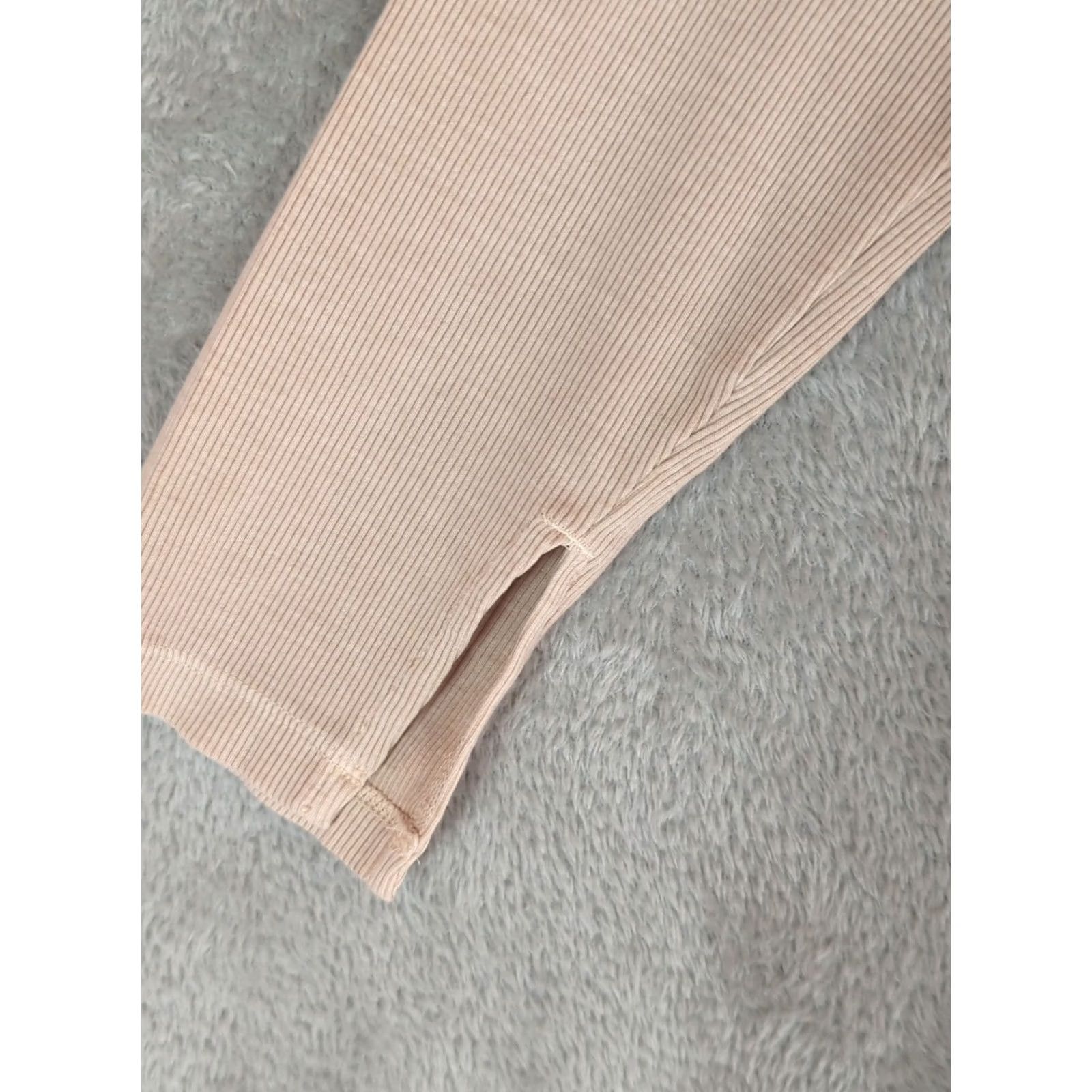 Champion Champion Womens Long Sleeve T-Shirt Ribbed Base Layer Split Cuff Oatmeal L Pullover Casual Activewear Shirt Womens Size L / US 10 / IT 46 - 3 Thumbnail