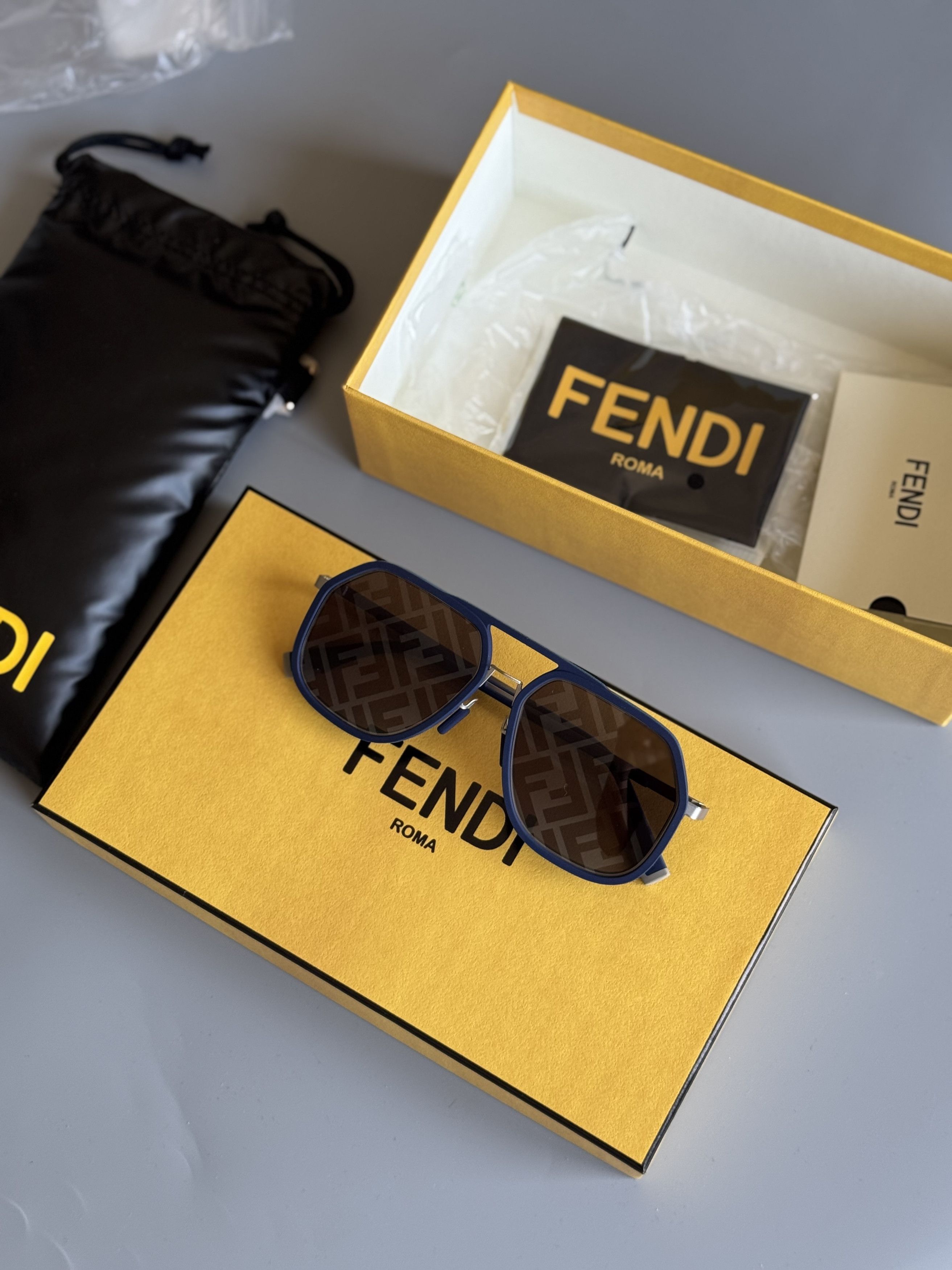 Fendi Fendi Sunglasses Size ONE SIZE - 3 Thumbnail