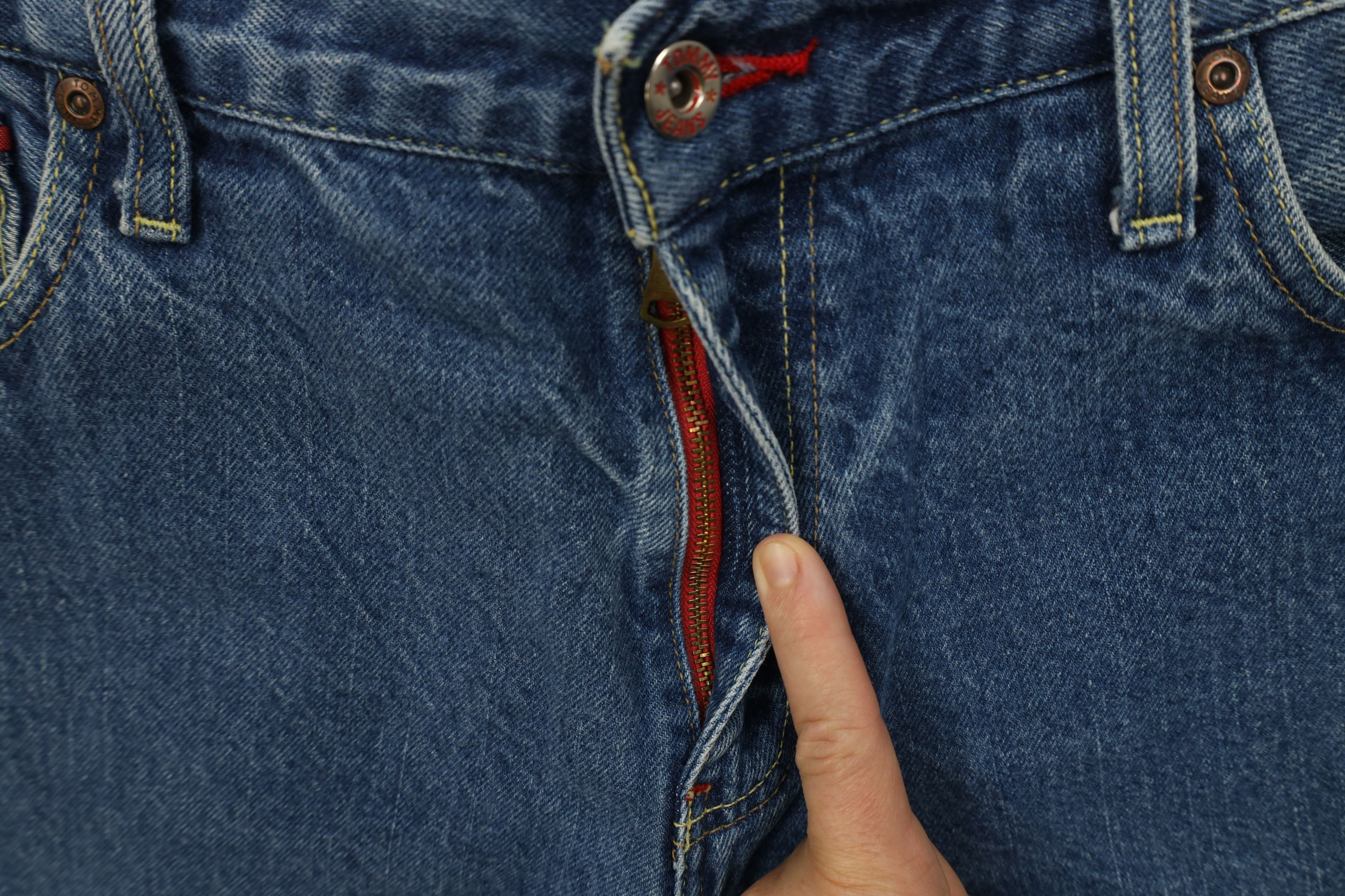 Tommy Hilfiger Vintage 90s Tommy Hilfiger Relaxed Fit Wide Leg Denim Jeans Size US 34 / EU 50 - 6 Thumbnail