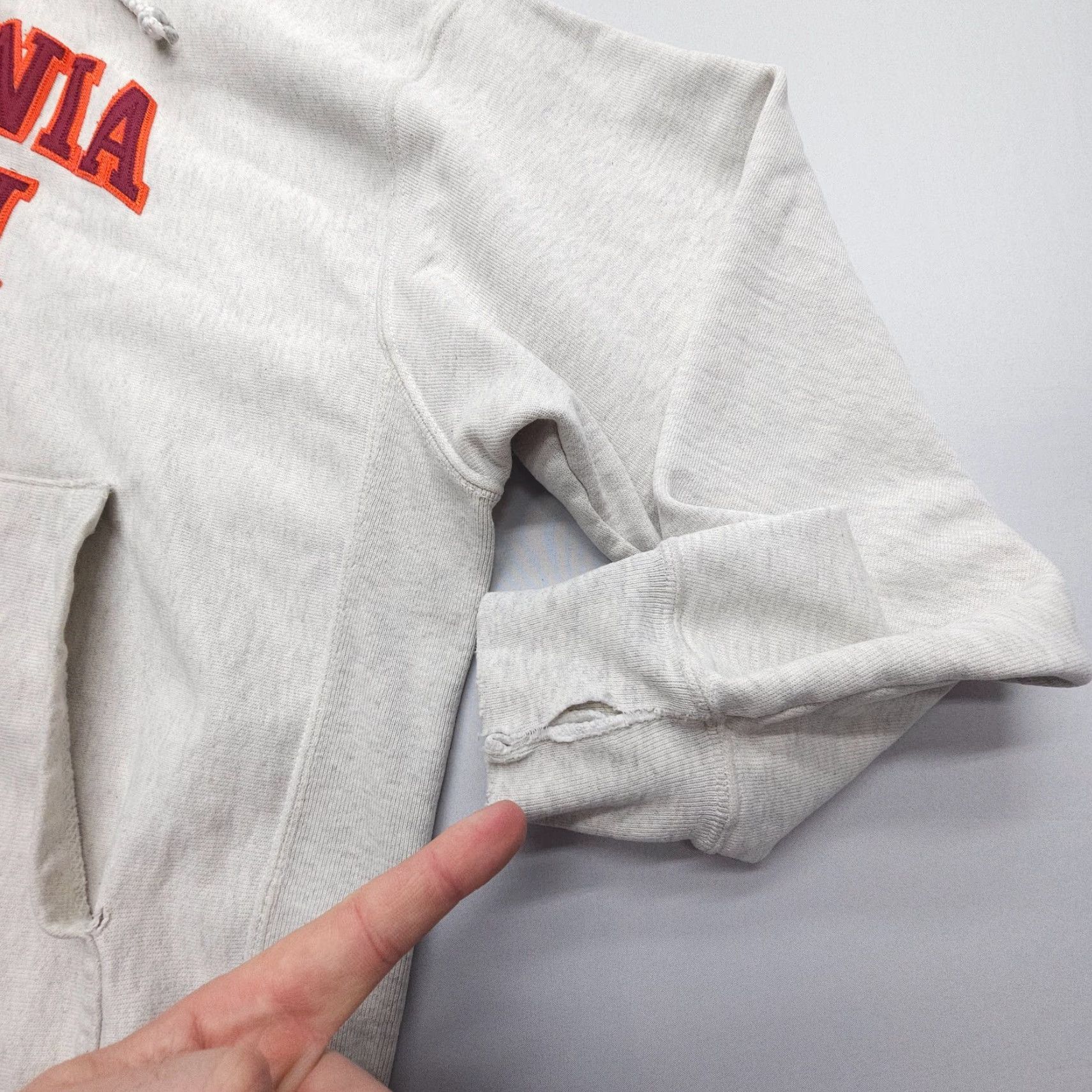 Champion VINTAGE Champion Reverse Weave Hoodie Sweatshirt Men Large Gray Virginia Tech University Logo Heavyweight Pockets Size US L / EU 52-54 / 3 - 7 Thumbnail