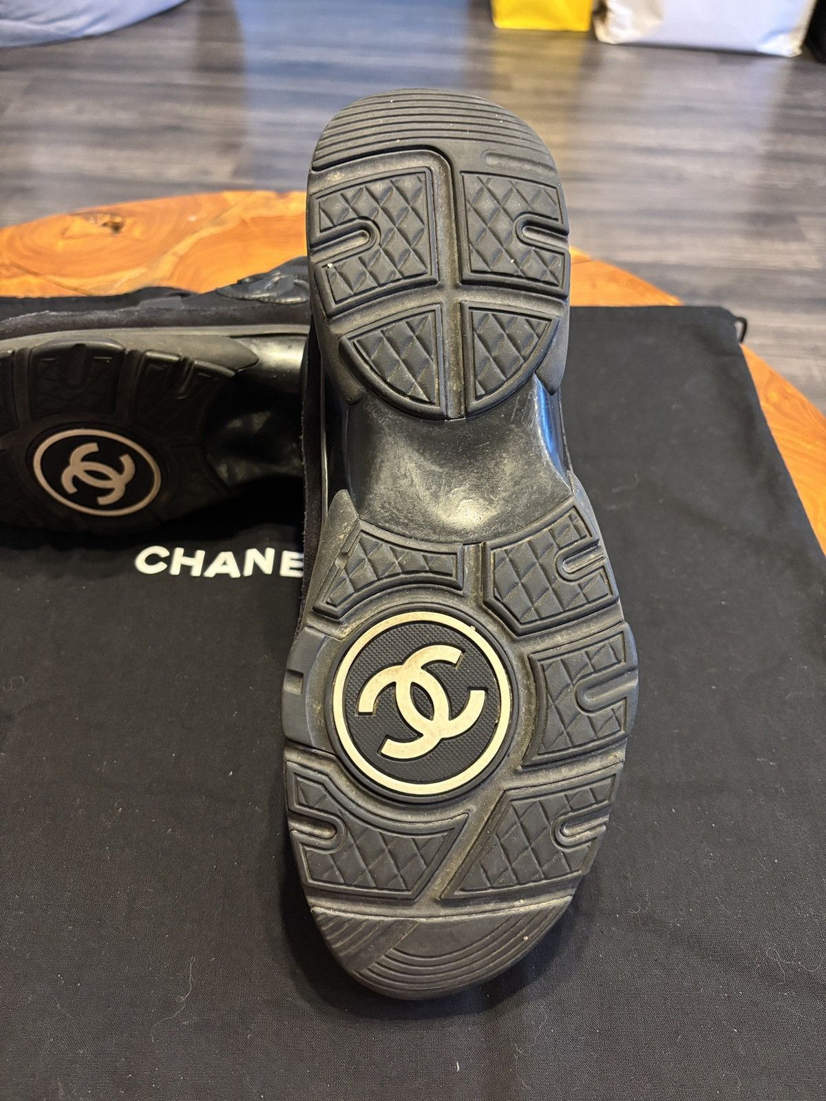 Chanel Chanel CC logo suede leather sneakers Size US 9 / EU 42 - 10 Thumbnail