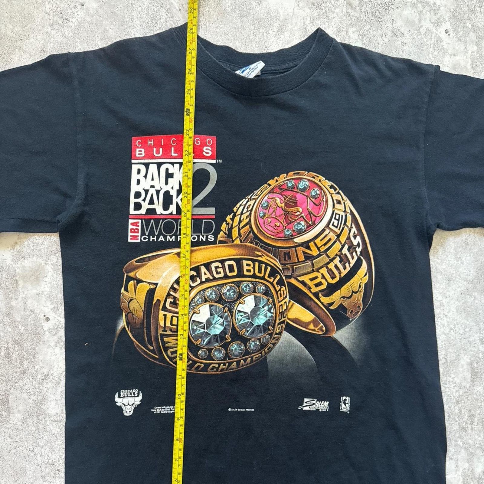 Salem Sportswear Vintage 90s Salem Sportswear Chicago Bulls T-Shirt – Size M Size US M / EU 48-50 / 2 - 5 Thumbnail