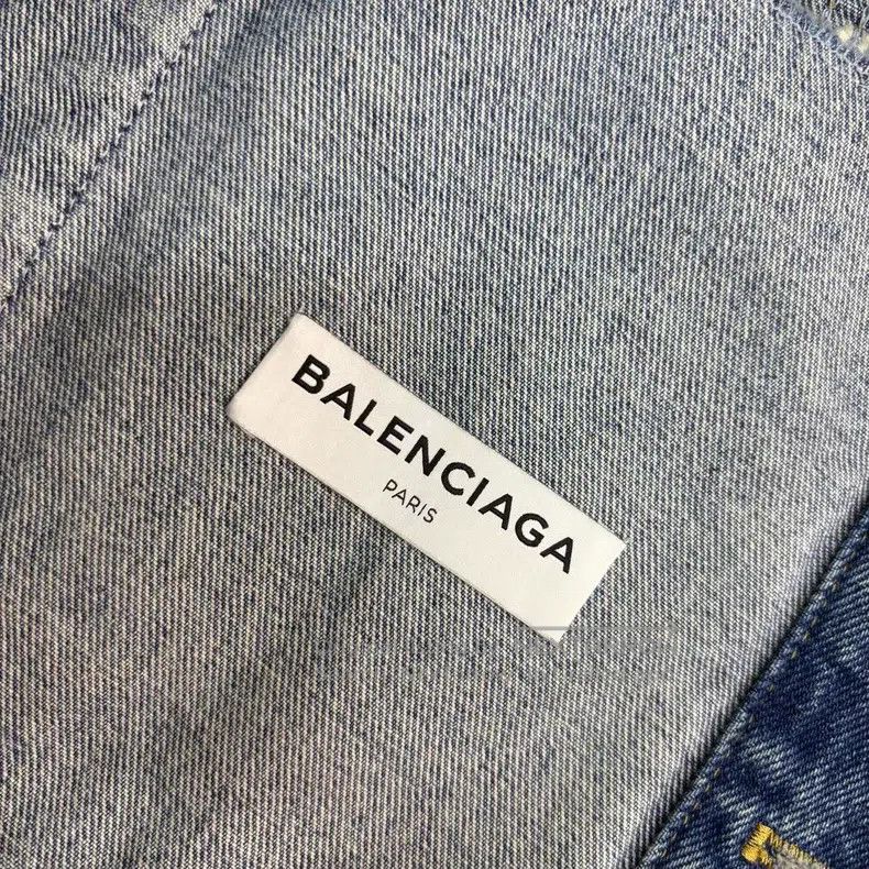 Balenciaga Balenciaga Distressed Denim Jacket Size XS / US 0-2 / IT 36-38 - 4 Thumbnail
