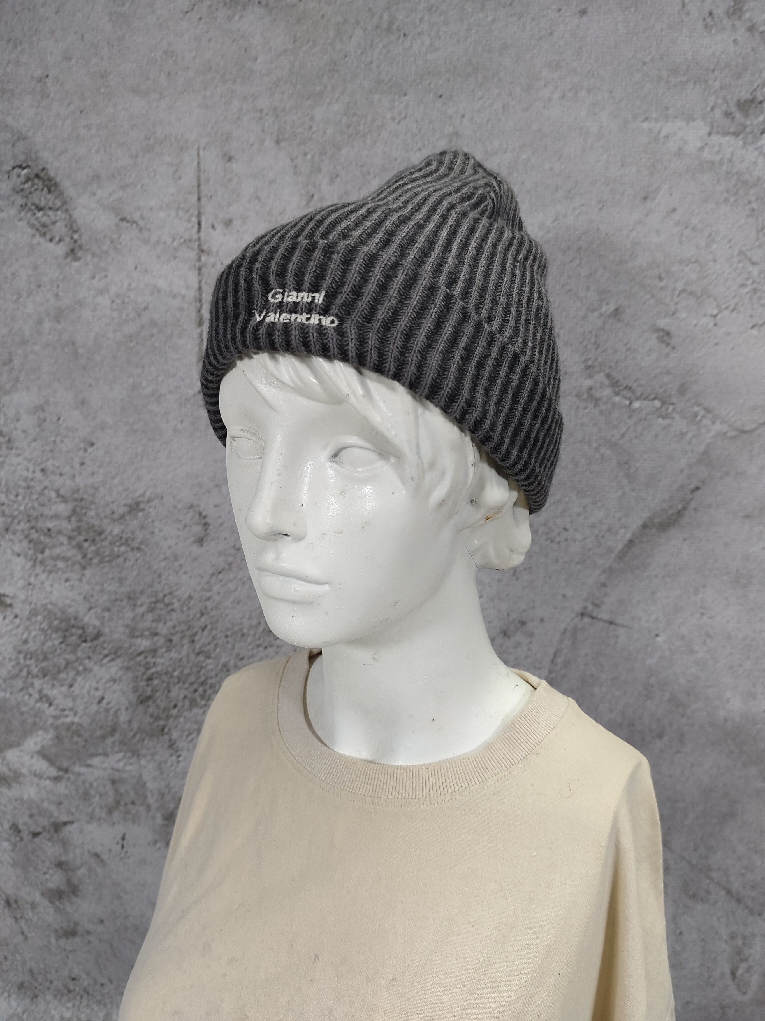 Gianni Valentino 00s Gianni Valentino-Minimal Embroidered Logo Beanie Hat Size ONE SIZE - 1 Thumbnail