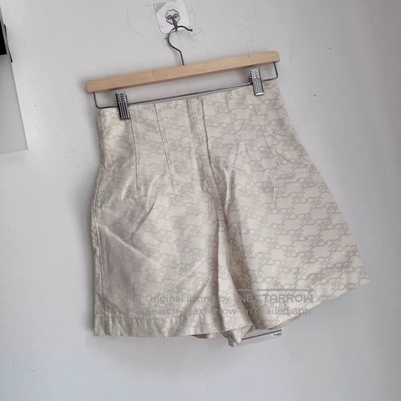 Fendi Fendi Cotton White High-Waisted Denim Shorts with Full Log Size 26" / US 2 / IT 38 - 5 Thumbnail