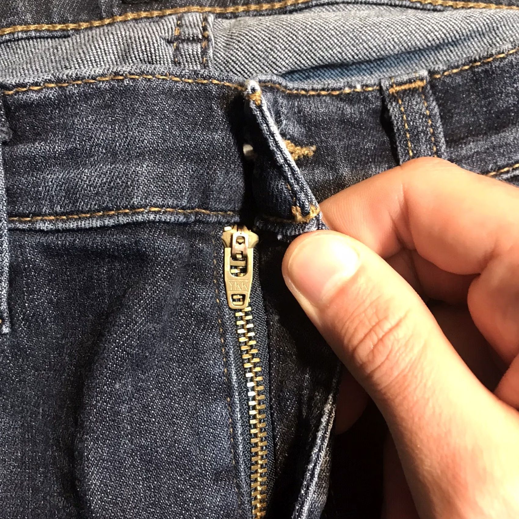 Hudson VINTAGE? No. Hudson Krista Ankle Super Skinny Raw Hem Jeans Denim Womens 26 Inseam 28? No. Size 26" / US 2 / IT 38 - 5 Thumbnail