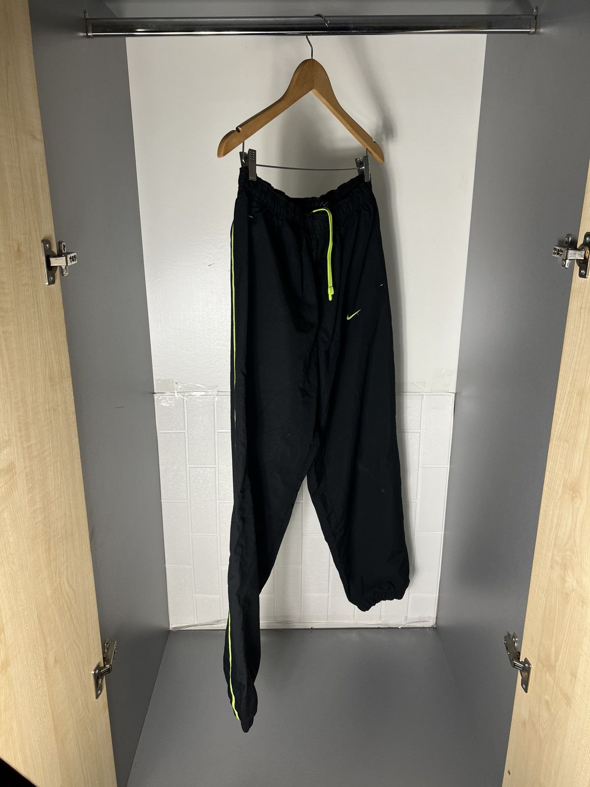 Nike VINTAGE NIKE NYLON RETRO SWEATPANTS DRILL SWOOSH Y2K 90s SK8 Size US 32 / EU 48 - 4 Thumbnail