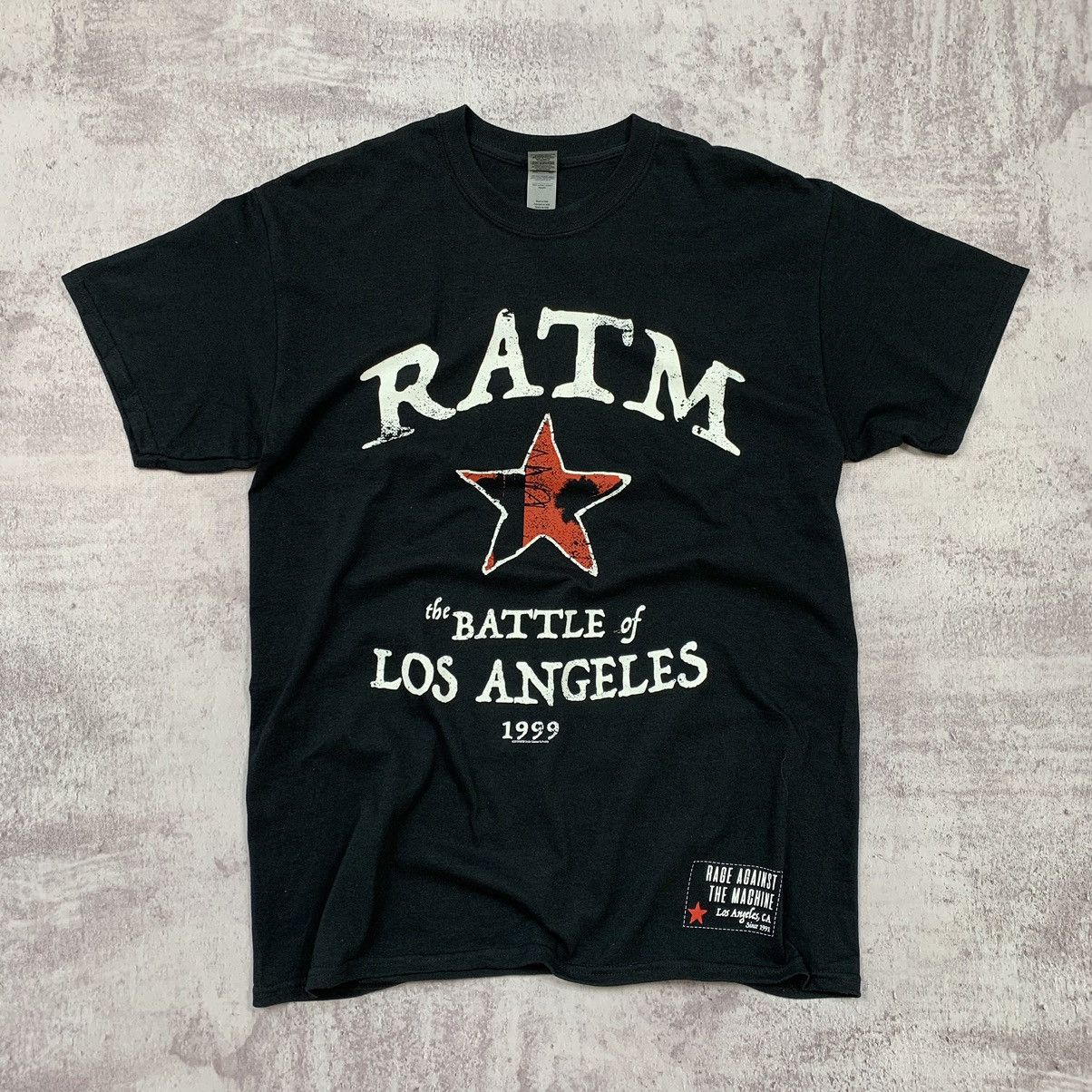 Band Tees × Rage Against The Machine 2019 Rage Against the Machine The Battle of Los Angeles Tee Size US L / EU 52-54 / 3 - 1 Thumbnail