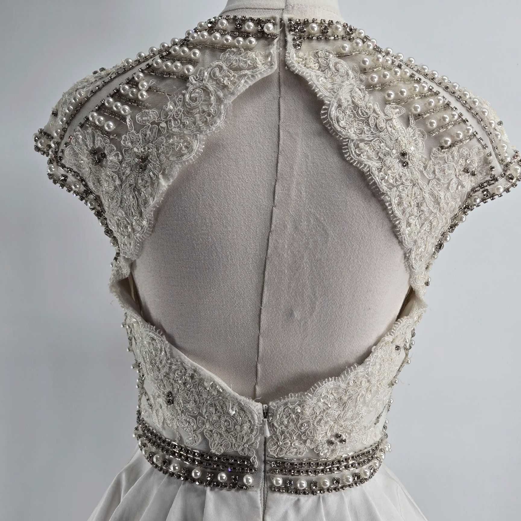 Vintage Sherri Hill Dress Womens 4 White Fit & Flare Short Beaded Floral Party/Cocktail Formal Women's Dress Cap Sleeve Lace Beaded Zipper Back Size 27" / US 4 / IT 40 - 6 Thumbnail
