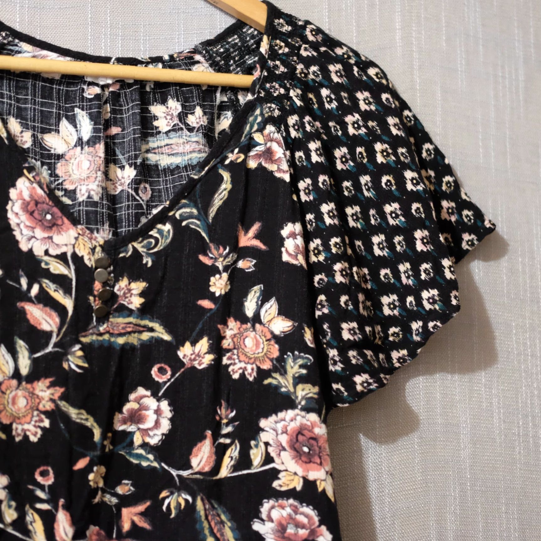 Vintage Maurices Top Floral Pullover Smocked Super Soft V-Neck Womens L Black Shirt Size L / US 10 / IT 46 - 3 Thumbnail