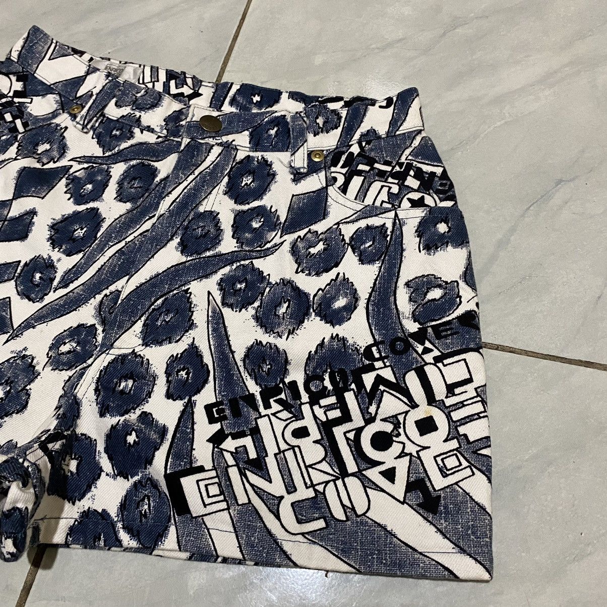 Designer × Enrico Coveri × Vintage Enrico Coveri “Printed” Hotpants Size 26" / US 2 / IT 38 - 3 Thumbnail
